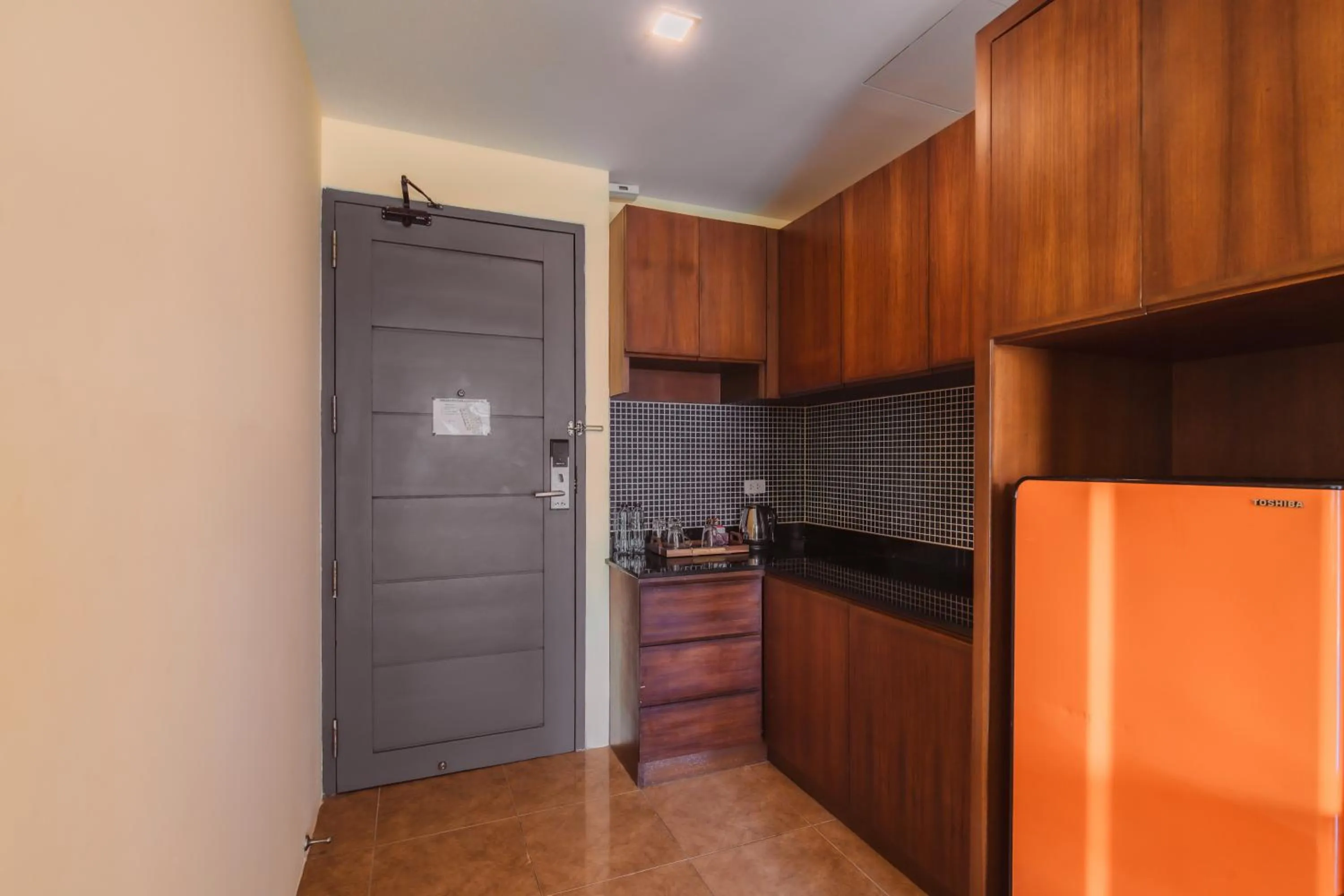 oven in Elite Suites Patong