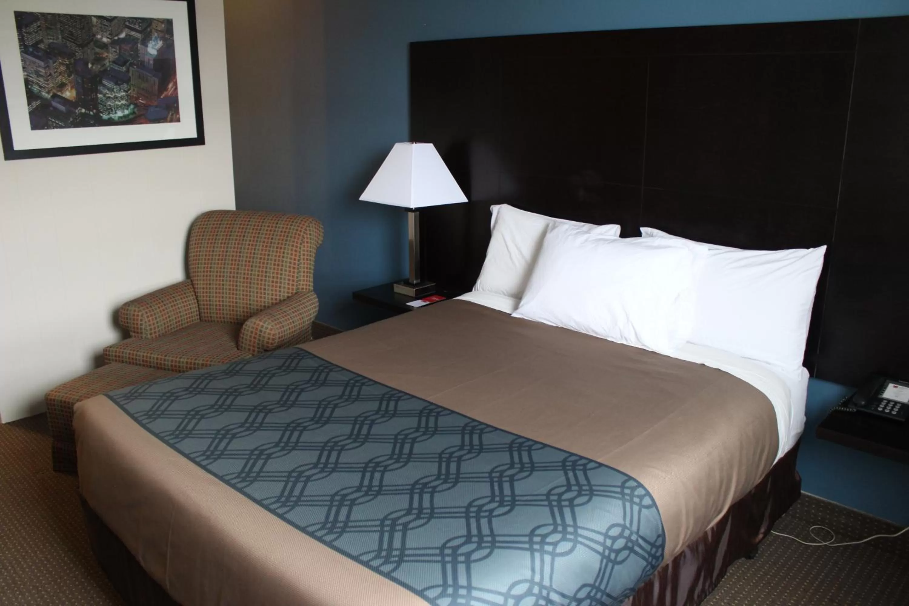 Queen Room - Non-Smoking in Econo Lodge