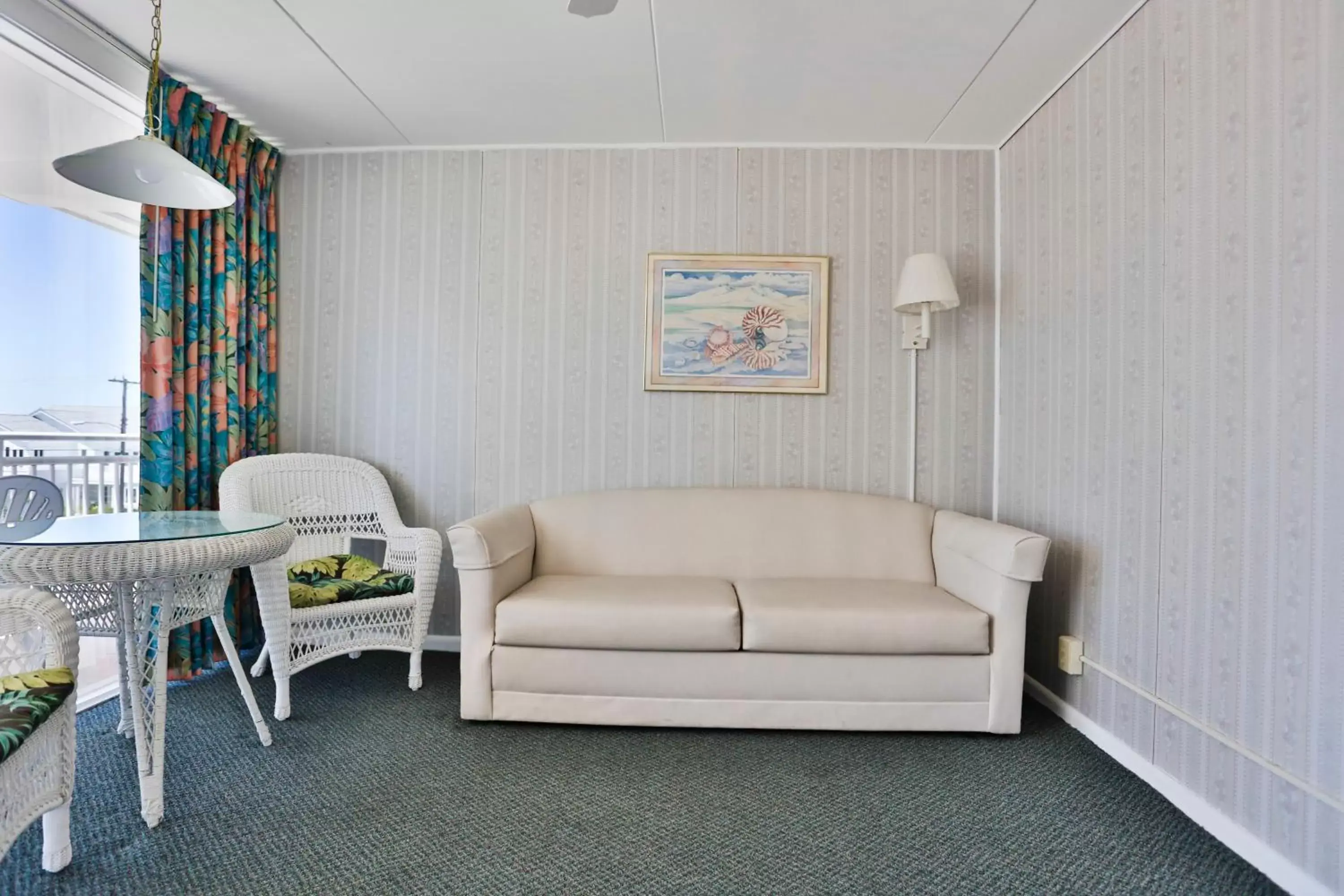 Living room, Seating Area in Commander by the Sea Motel
