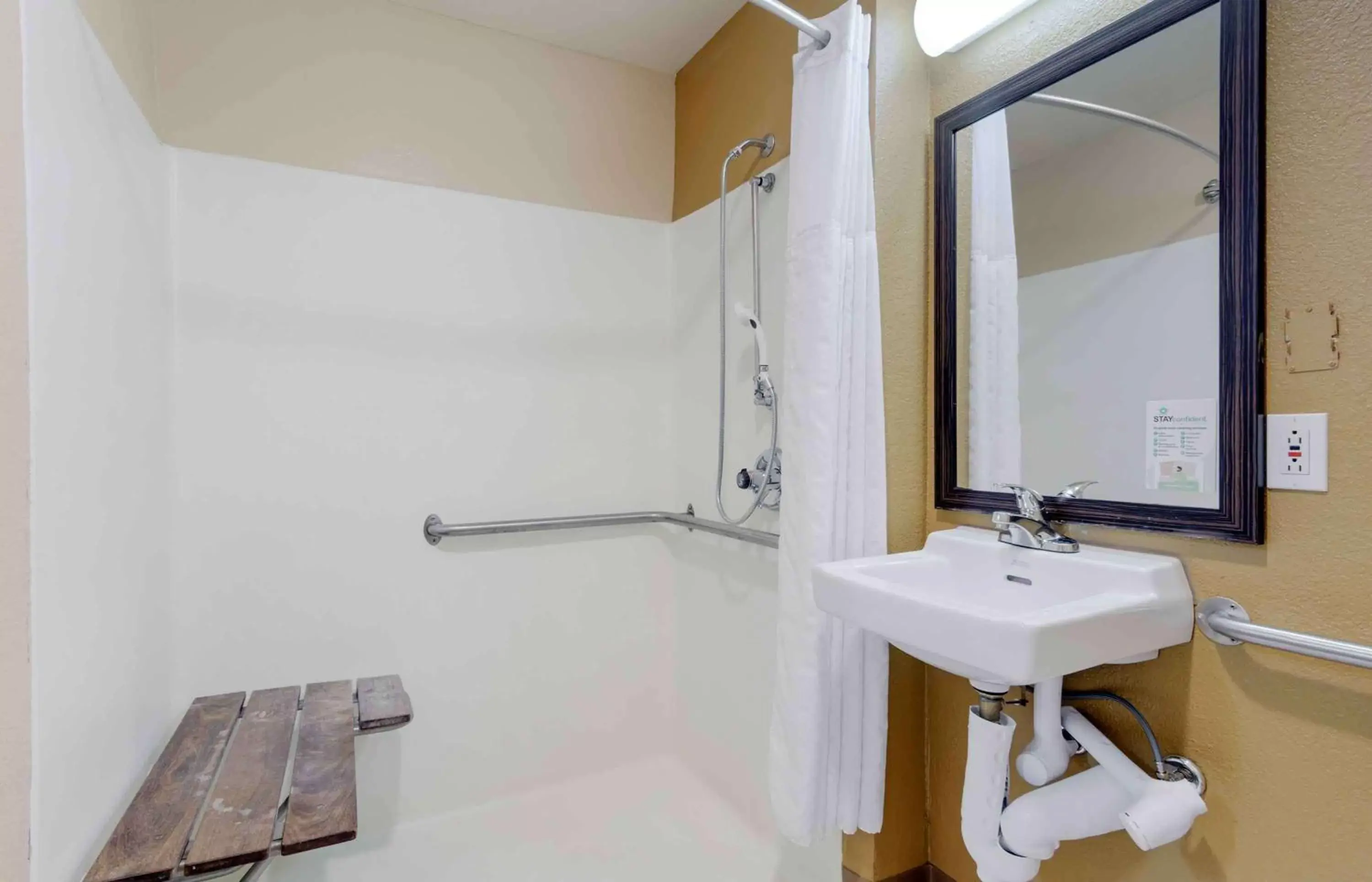 Bathroom in Extended Stay America Suites - Atlanta - Buckhead