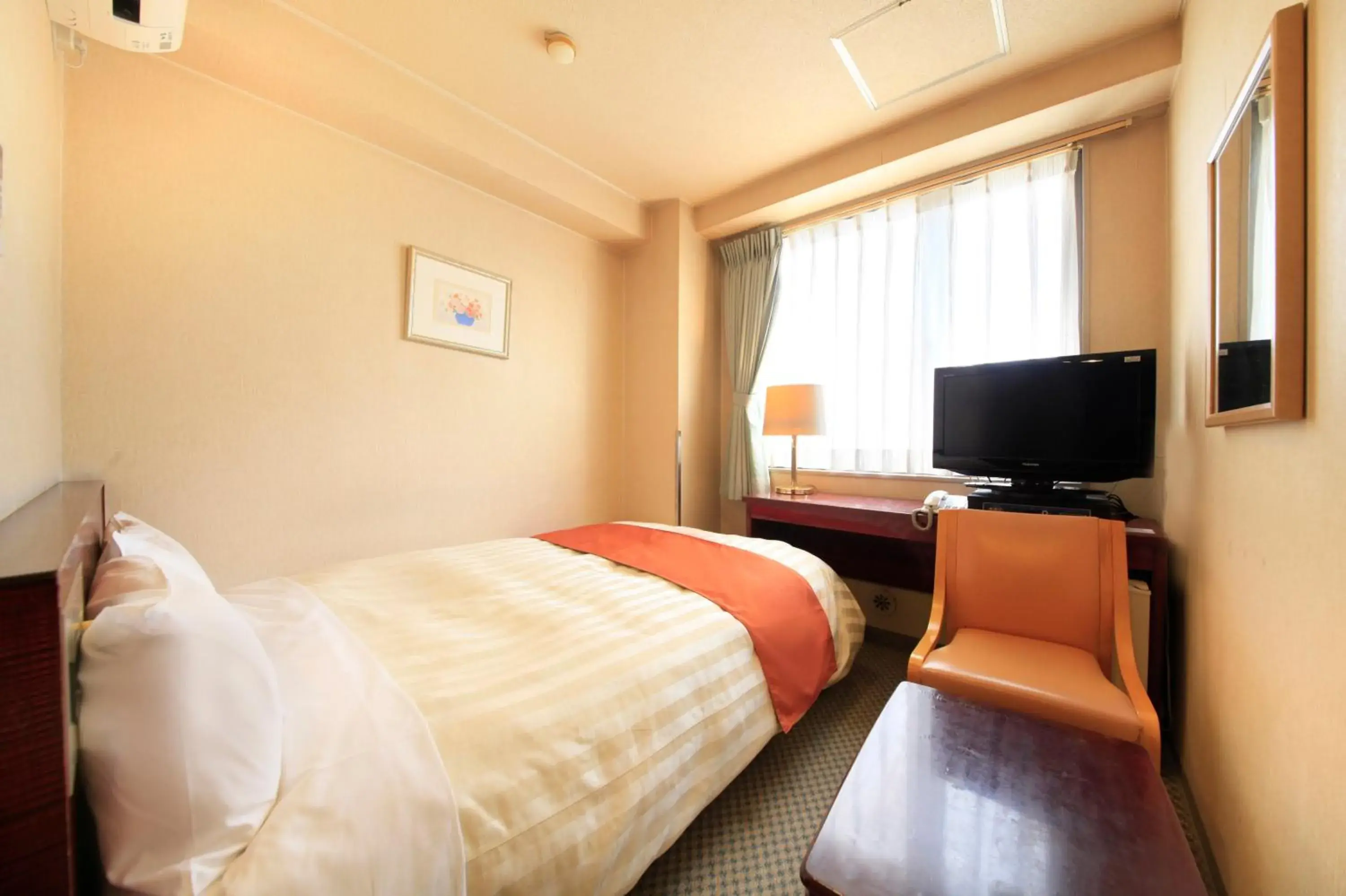 Bedroom, TV/Entertainment Center in Fujinomiya Green Hotel