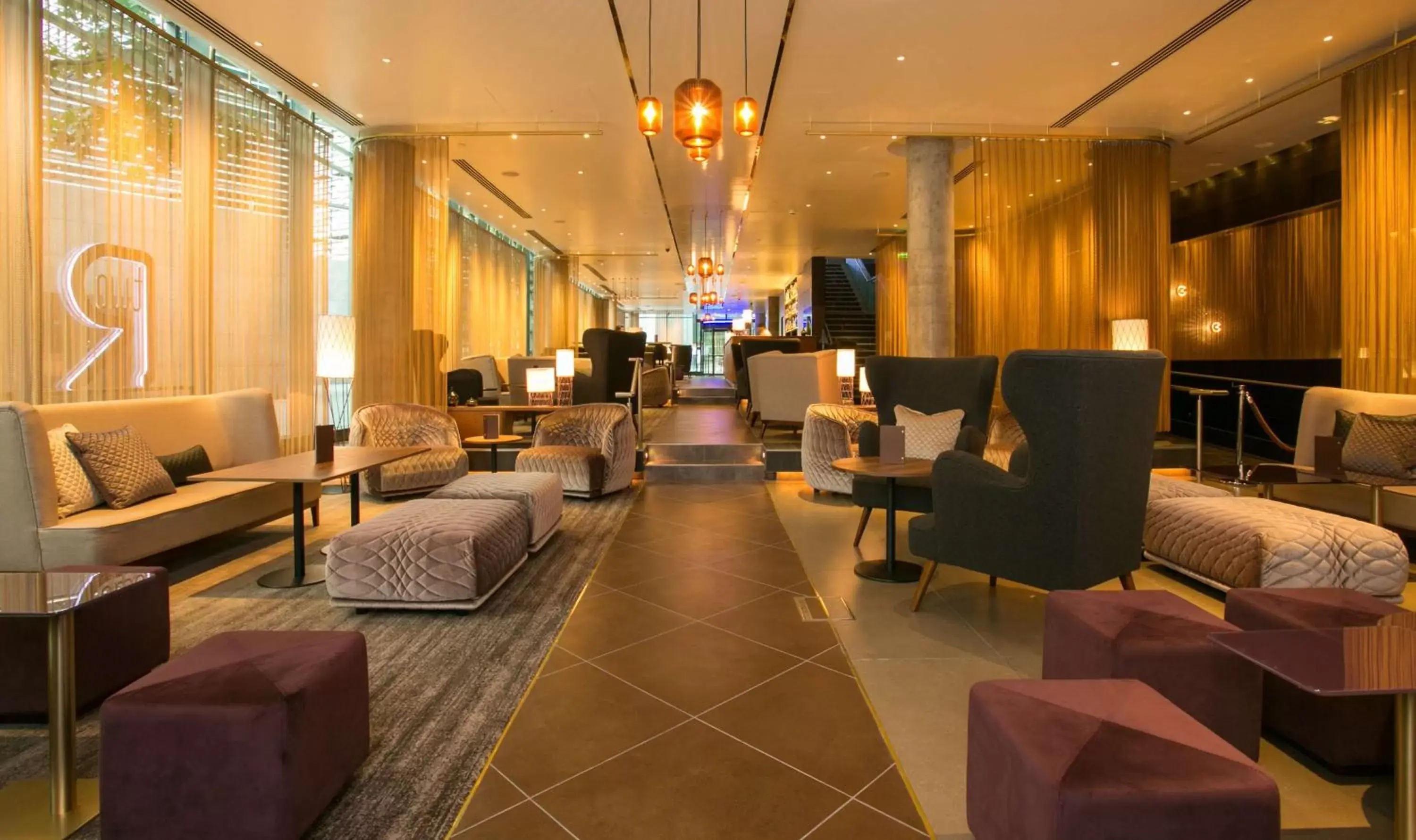 Lobby or reception, Lounge/Bar in Hilton London Tower Bridge