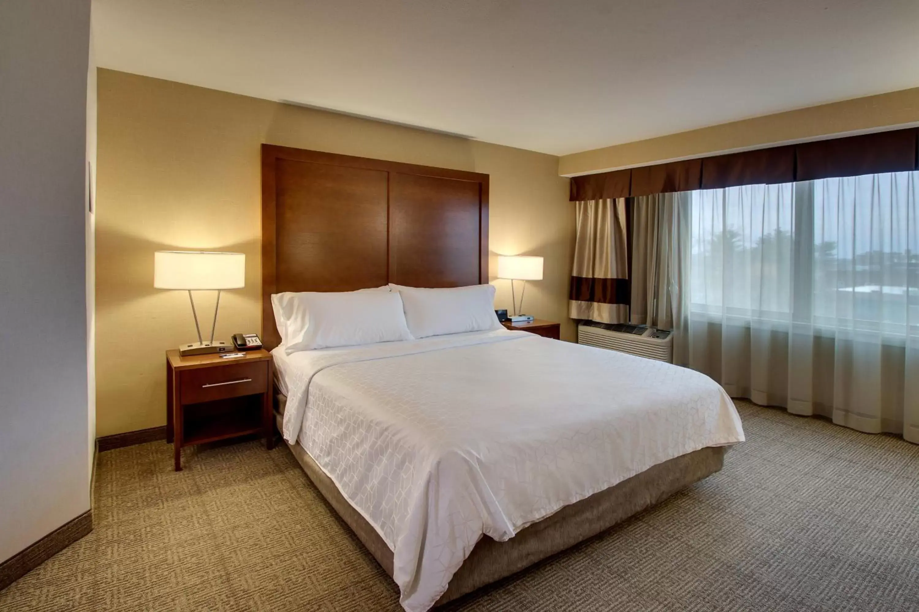 Photo of the whole room, Bed in Holiday Inn Express Washington DC Silver Spring, an IHG Hotel