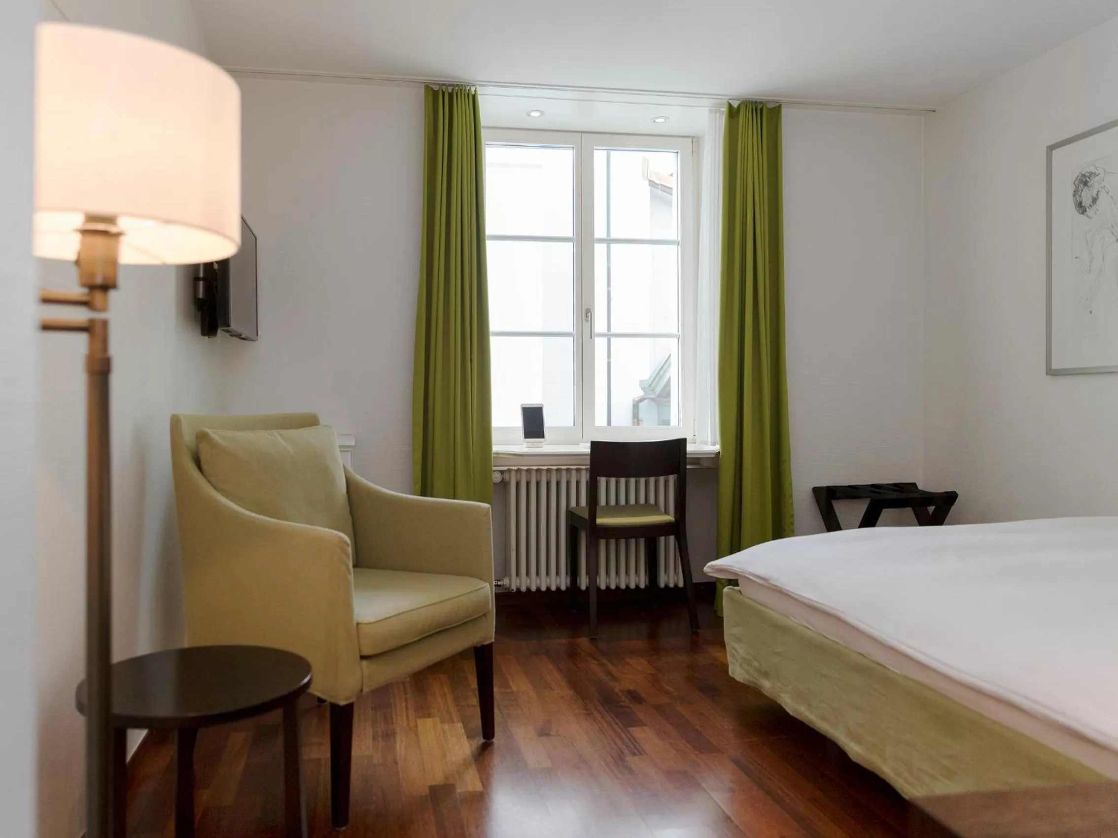 Photo of the whole room, Bed in Boutique Hotel Helmhaus Zürich