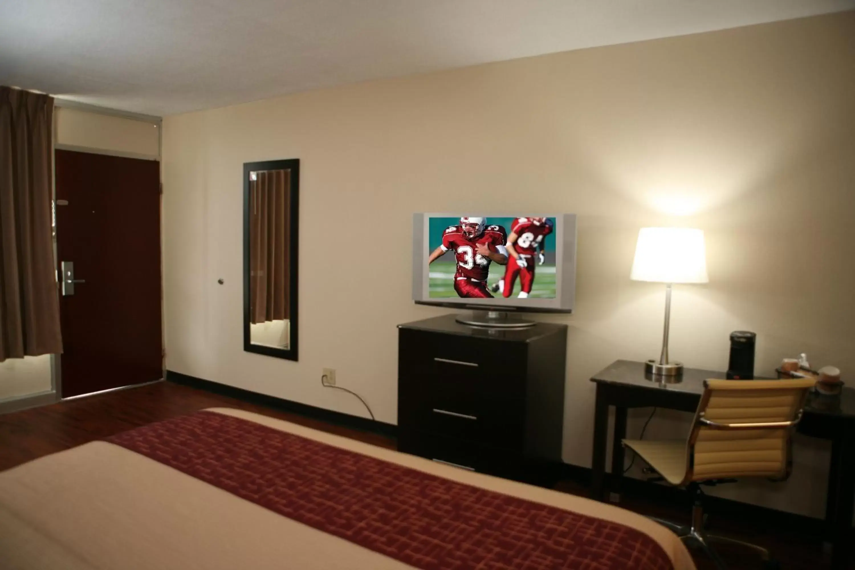 Bedroom, Bed in Red Roof Inn & Suites Cave City