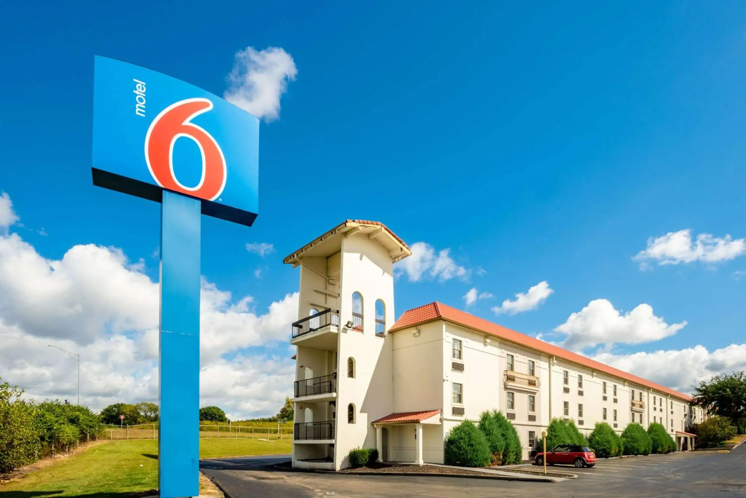 Property Building in Motel 6-Hazelwood, MO