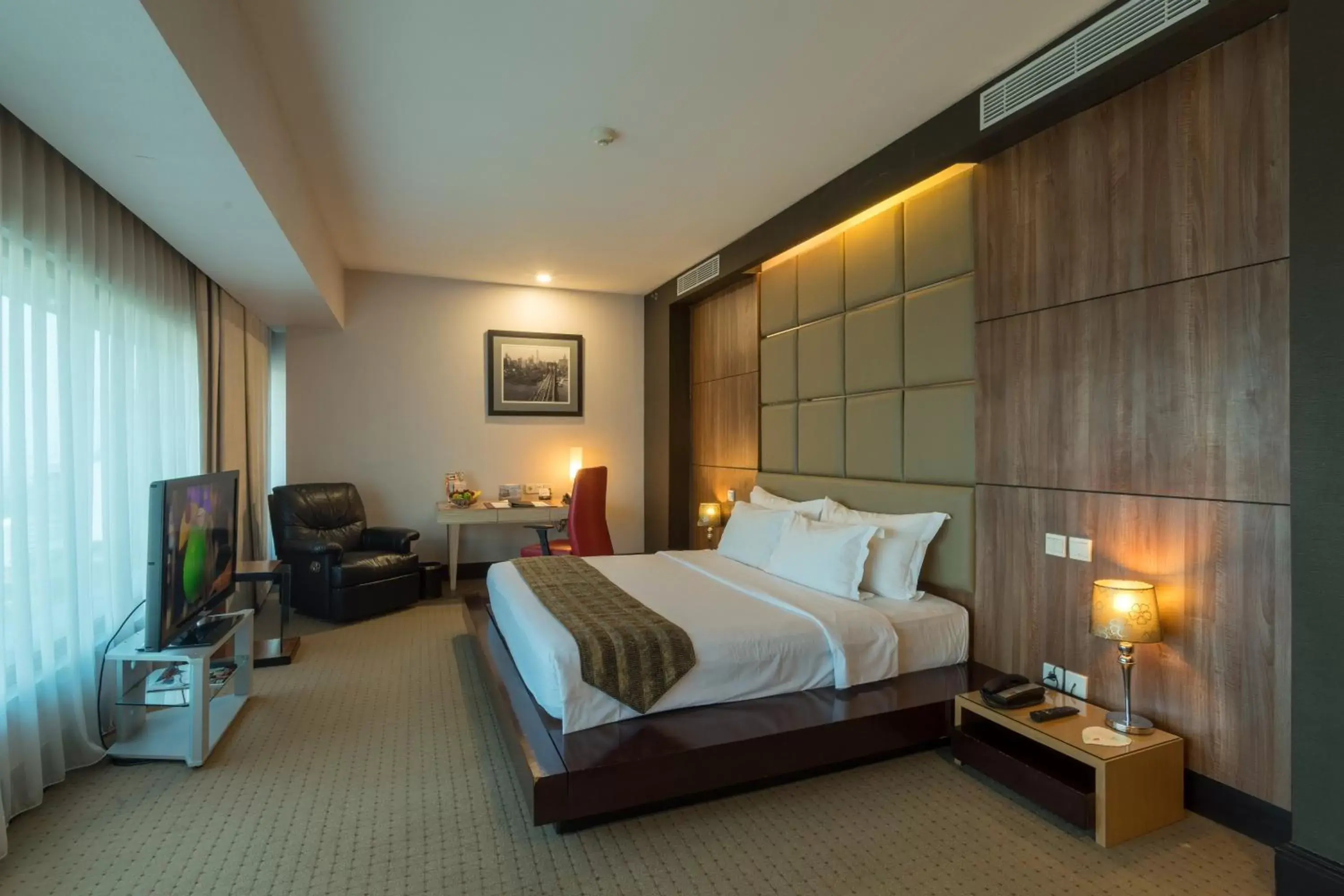 Bedroom, Bed in Manhattan Hotel Jakarta