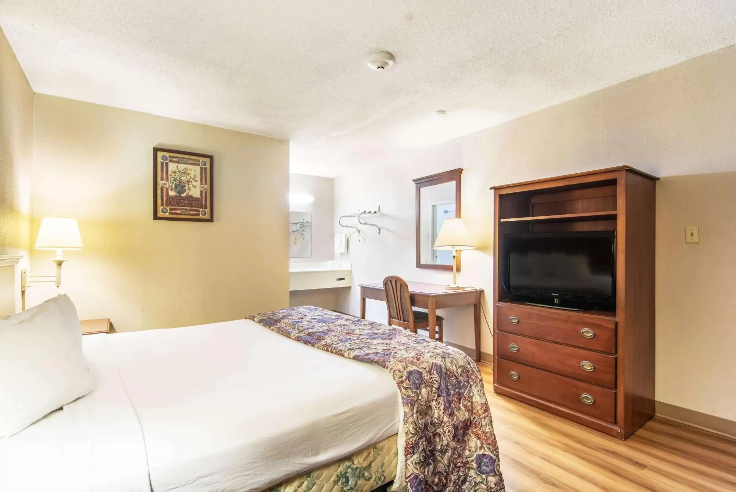 TV and multimedia, Bed in Motel 6-Alsip, IL
