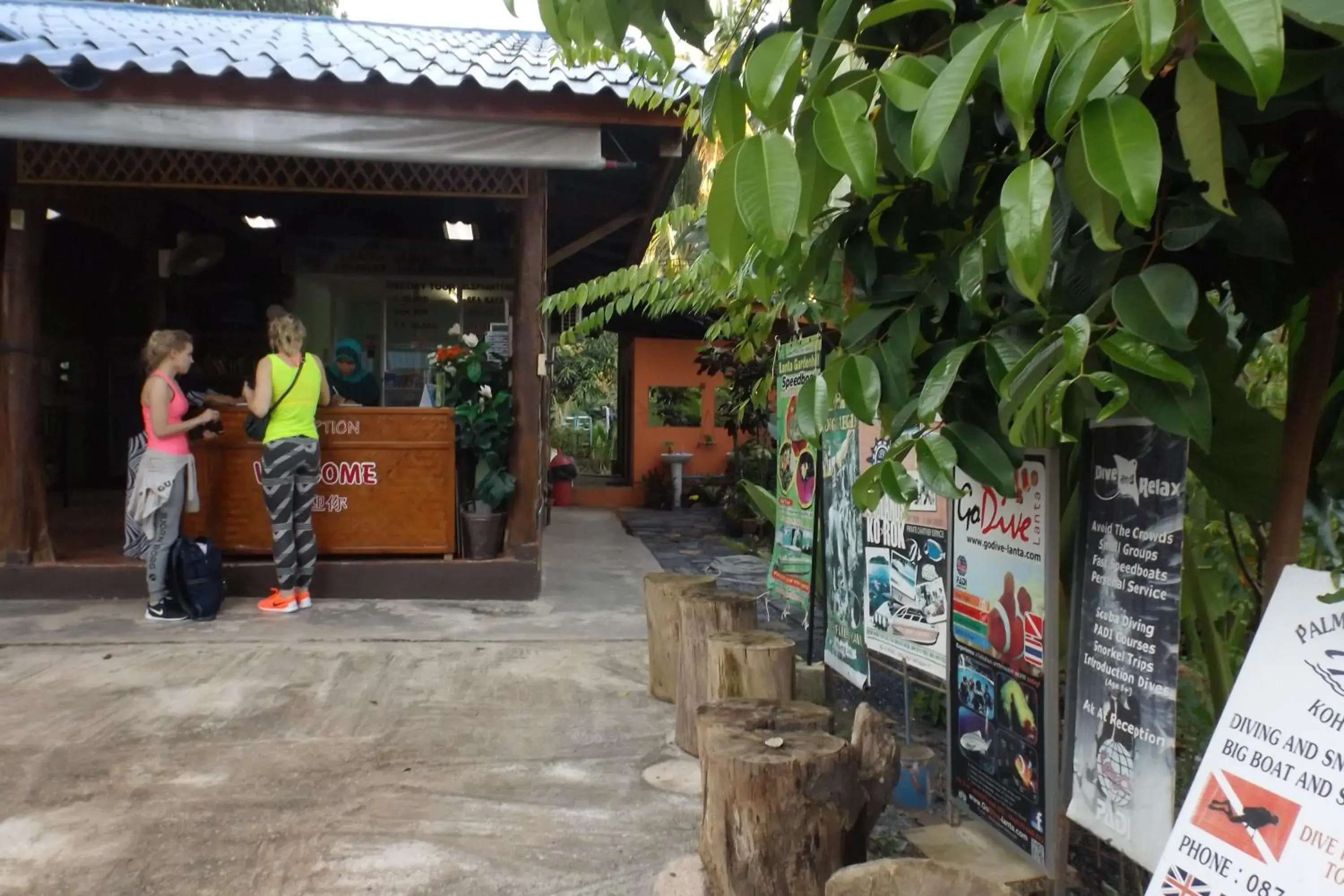 Lobby or reception in Lanta Long Beach Hostels