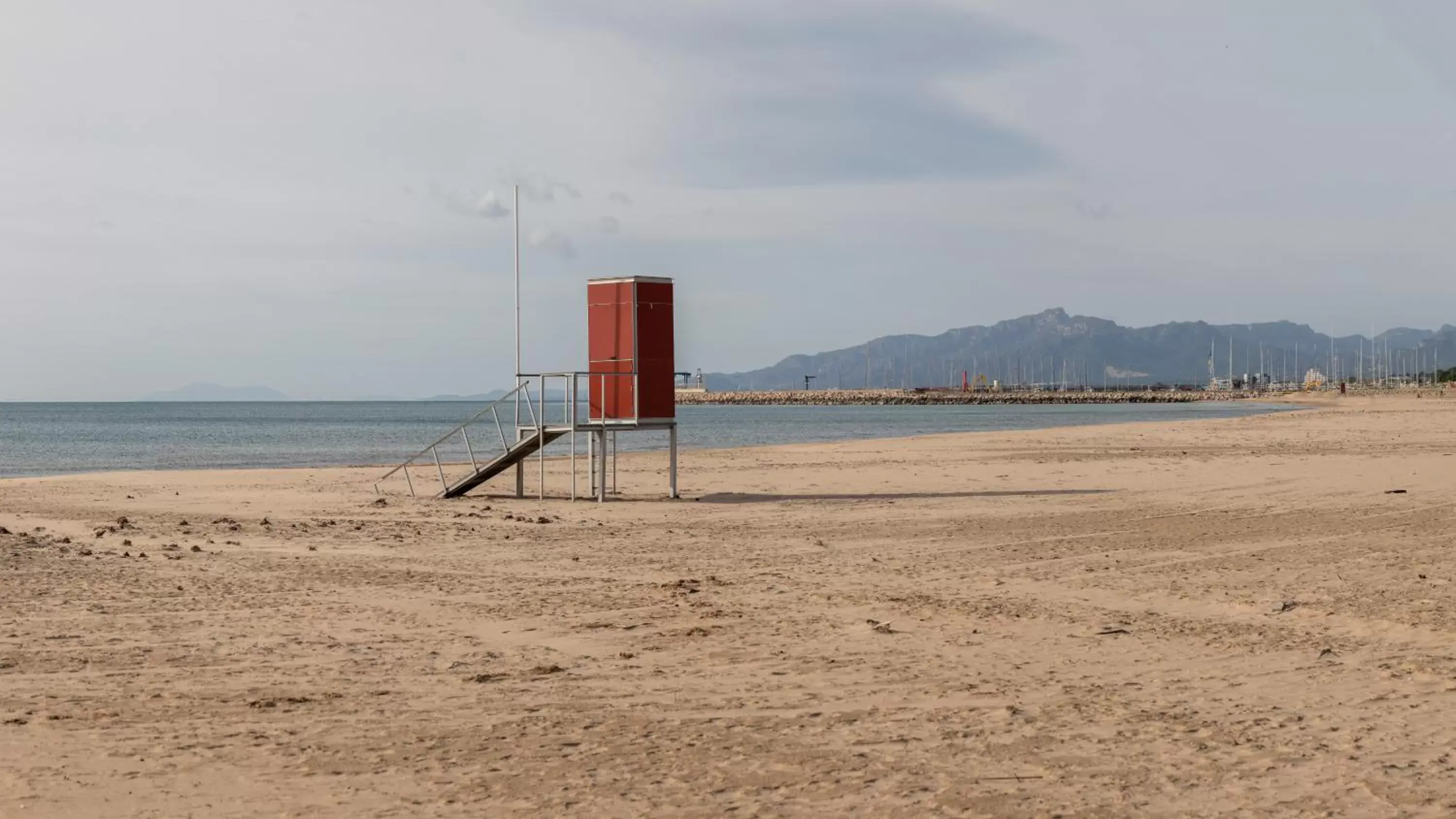 Property building, Beach in Agaró Cambrils Apartments