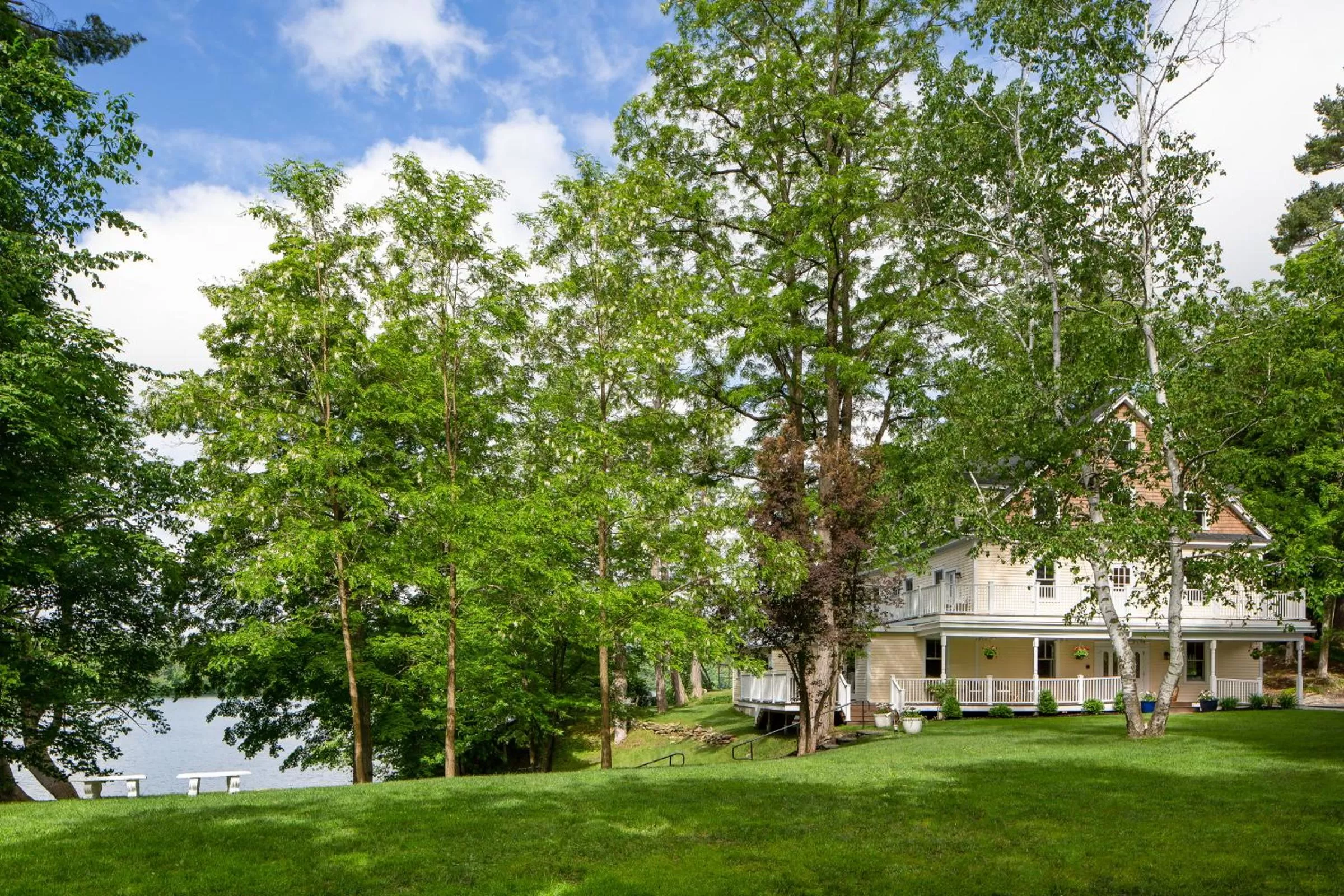 Property building in Lakehouse Inn
