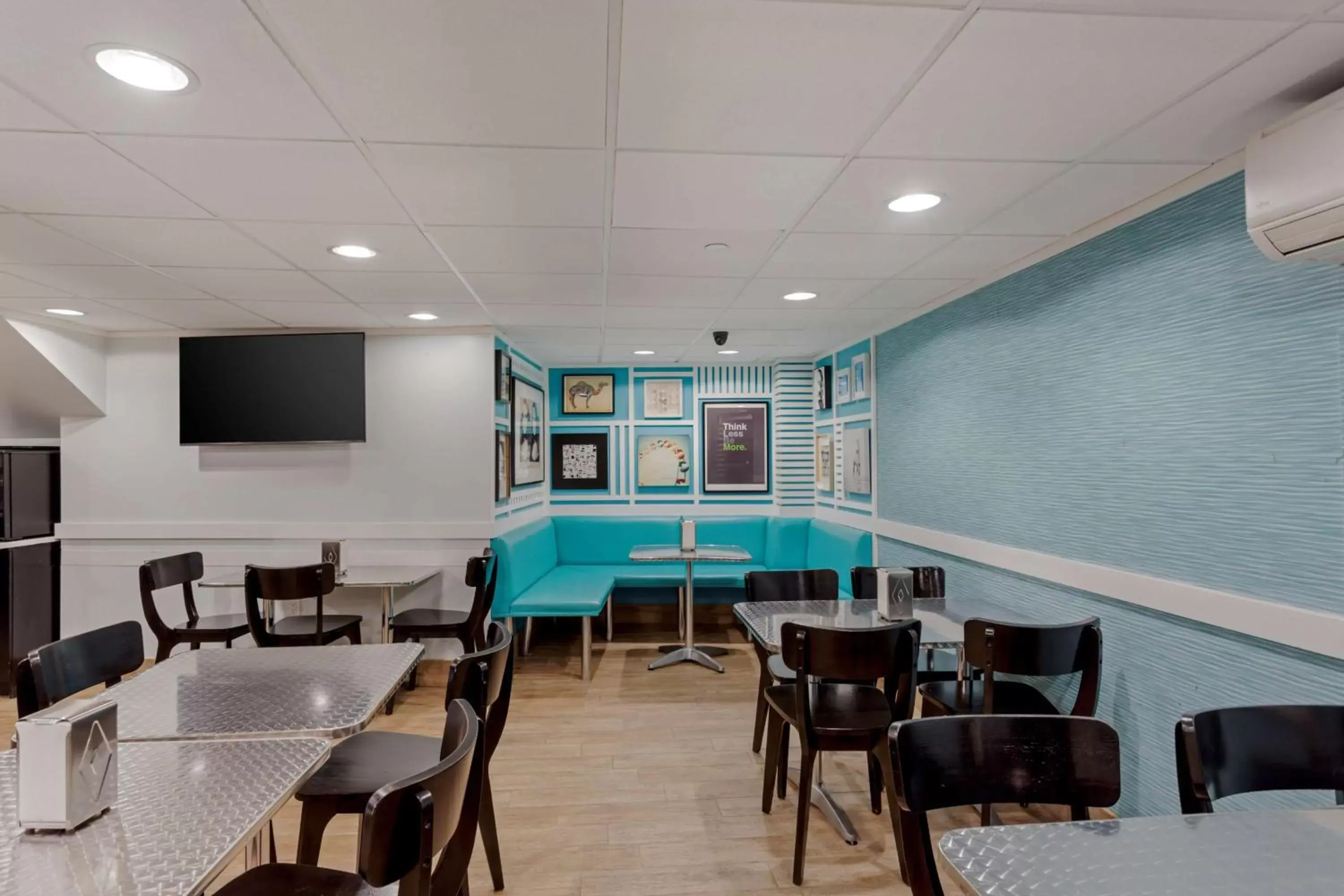 Breakfast in Best Western Plus Brooklyn Bay Hotel Breakfast in Best Western Plus Brooklyn Bay Hotel