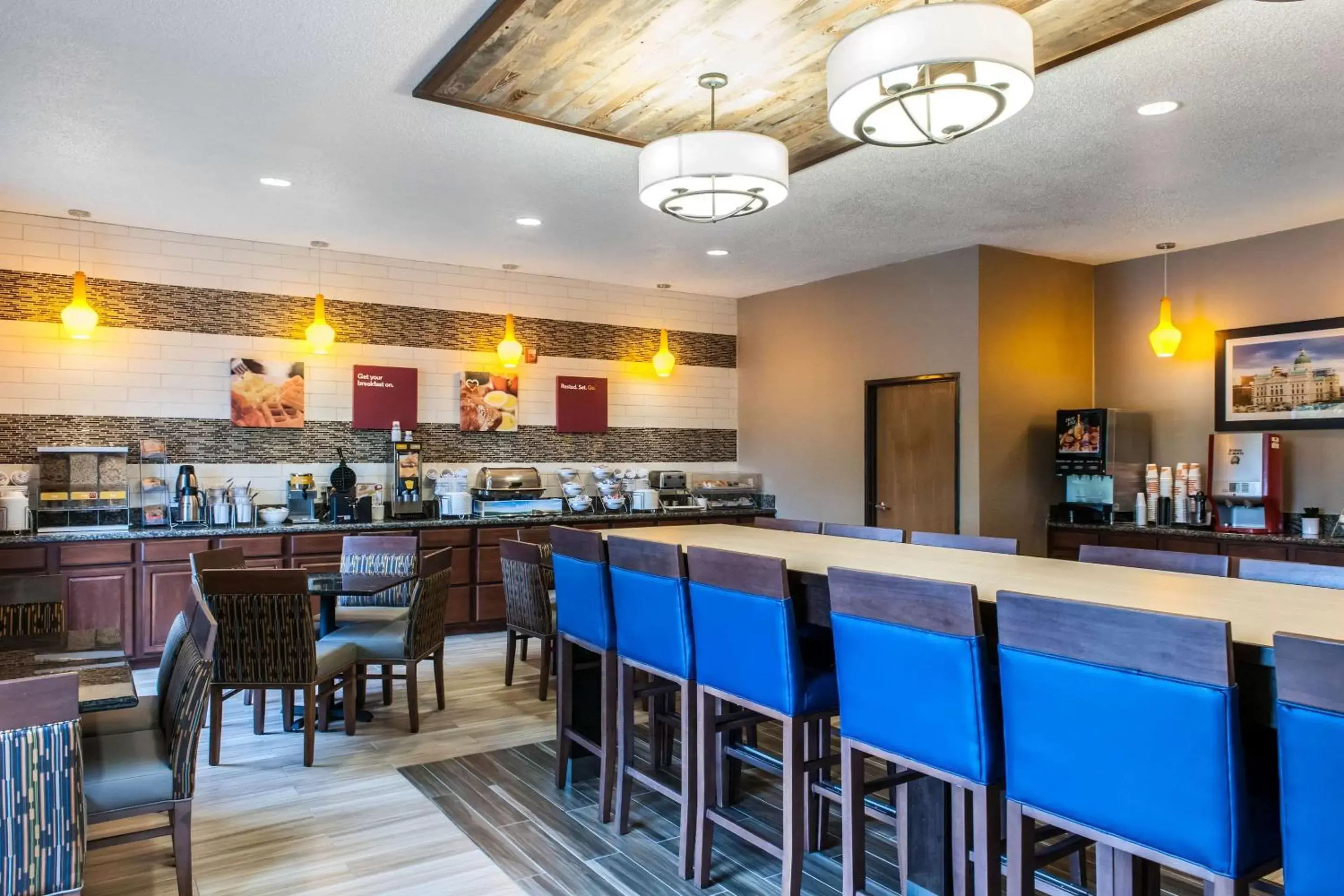 Restaurant/Places to Eat in Comfort Suites - Vincennes