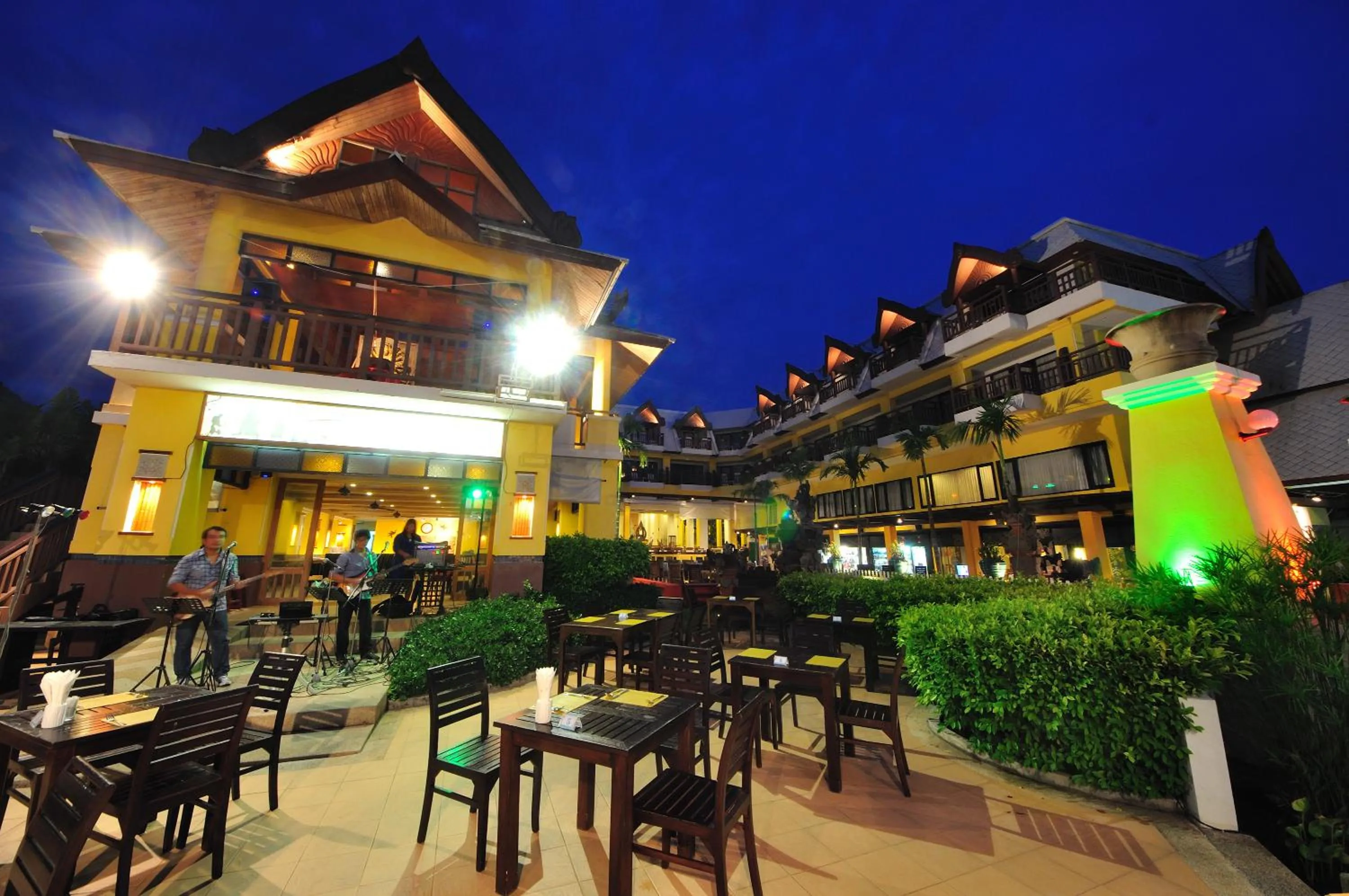 Restaurant/places to eat in Woraburi Phuket Resort & Spa - SHA Plus