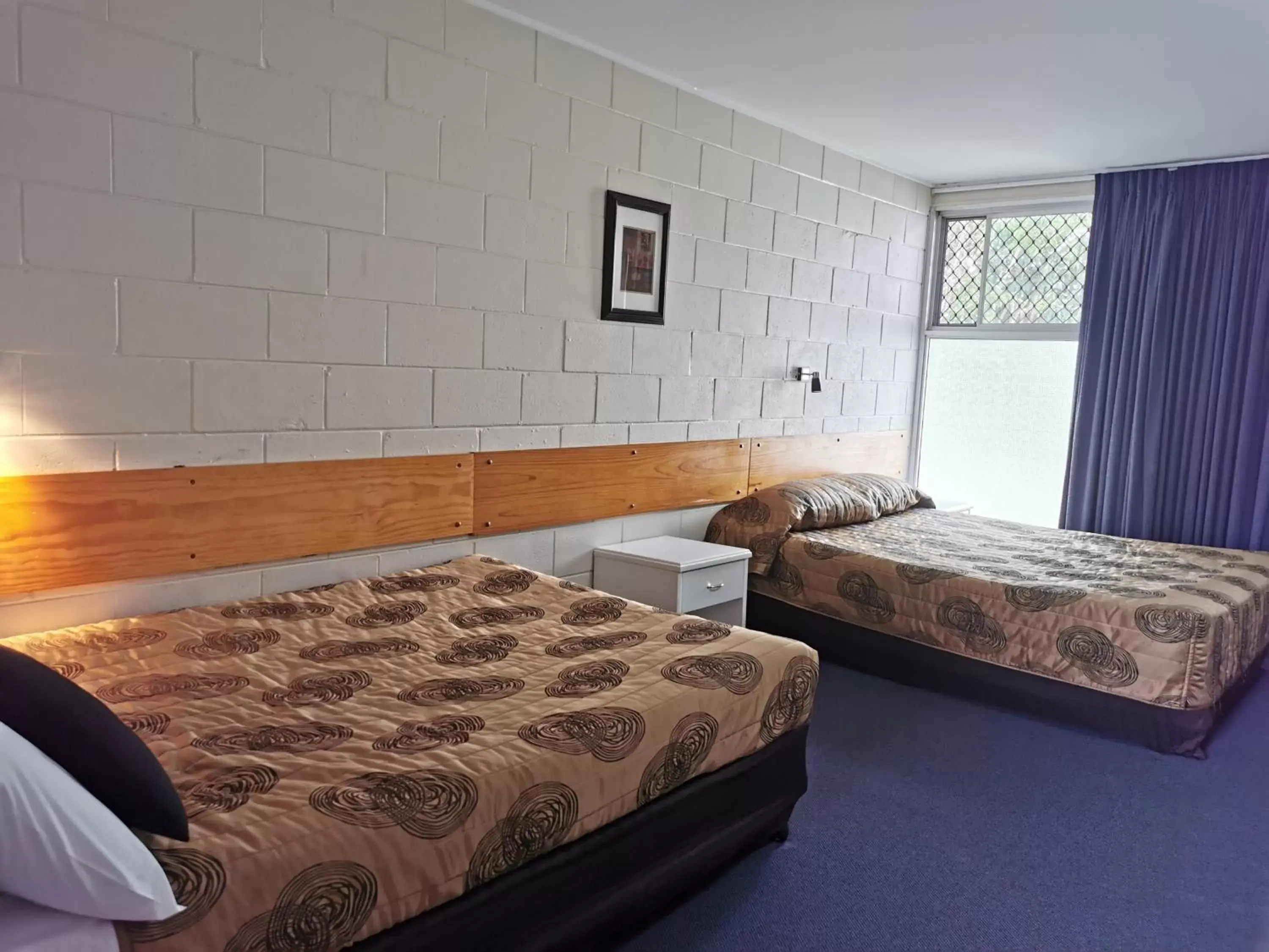 Bedroom, Bed in Central Motel Ipswich