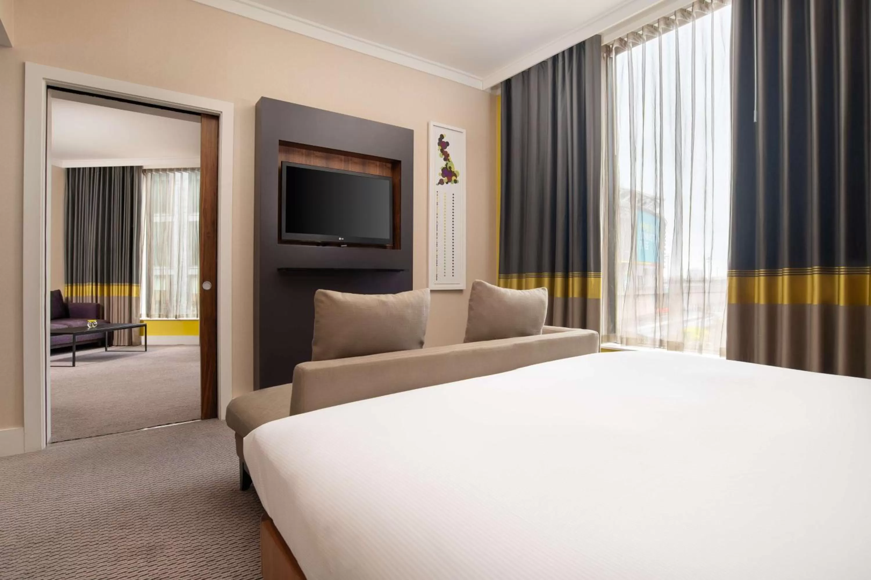 Bedroom, Bed in Hilton London Wembley