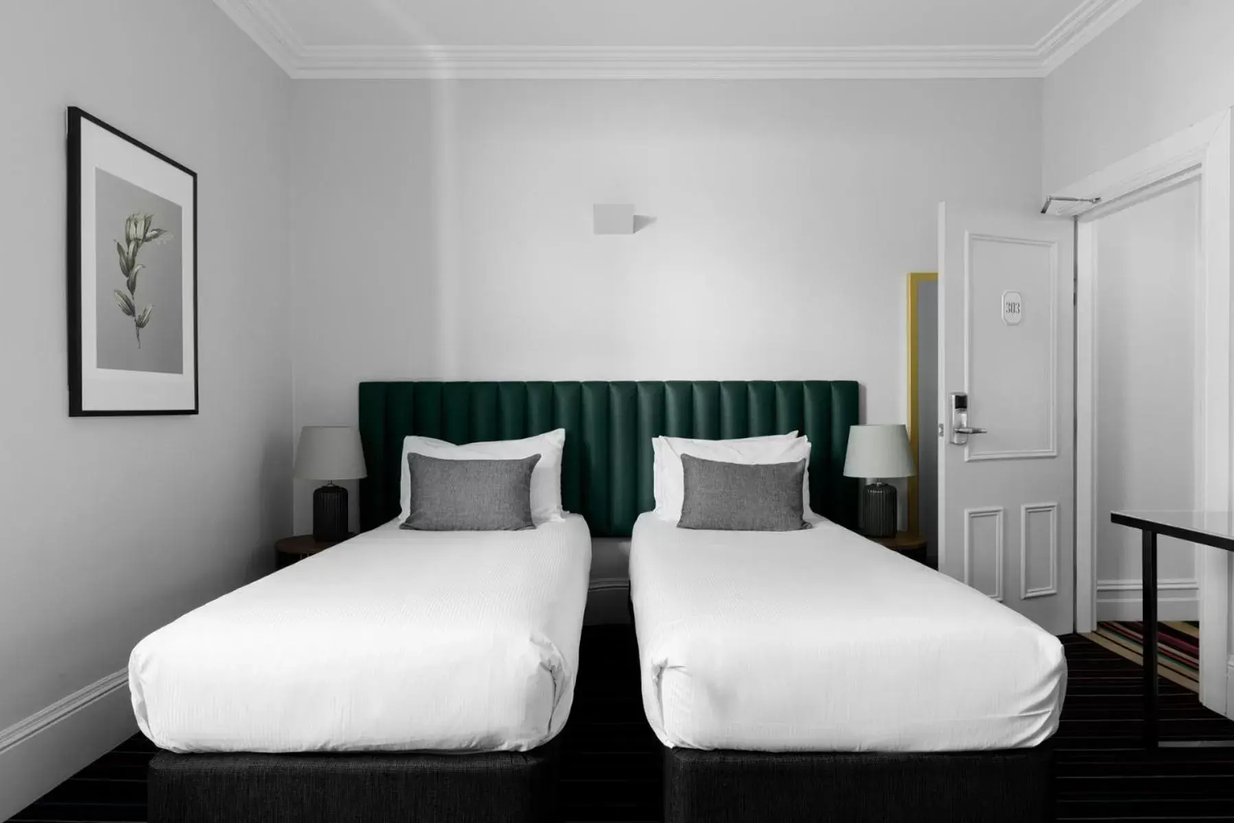 Bed in Hotel Challis Potts Point