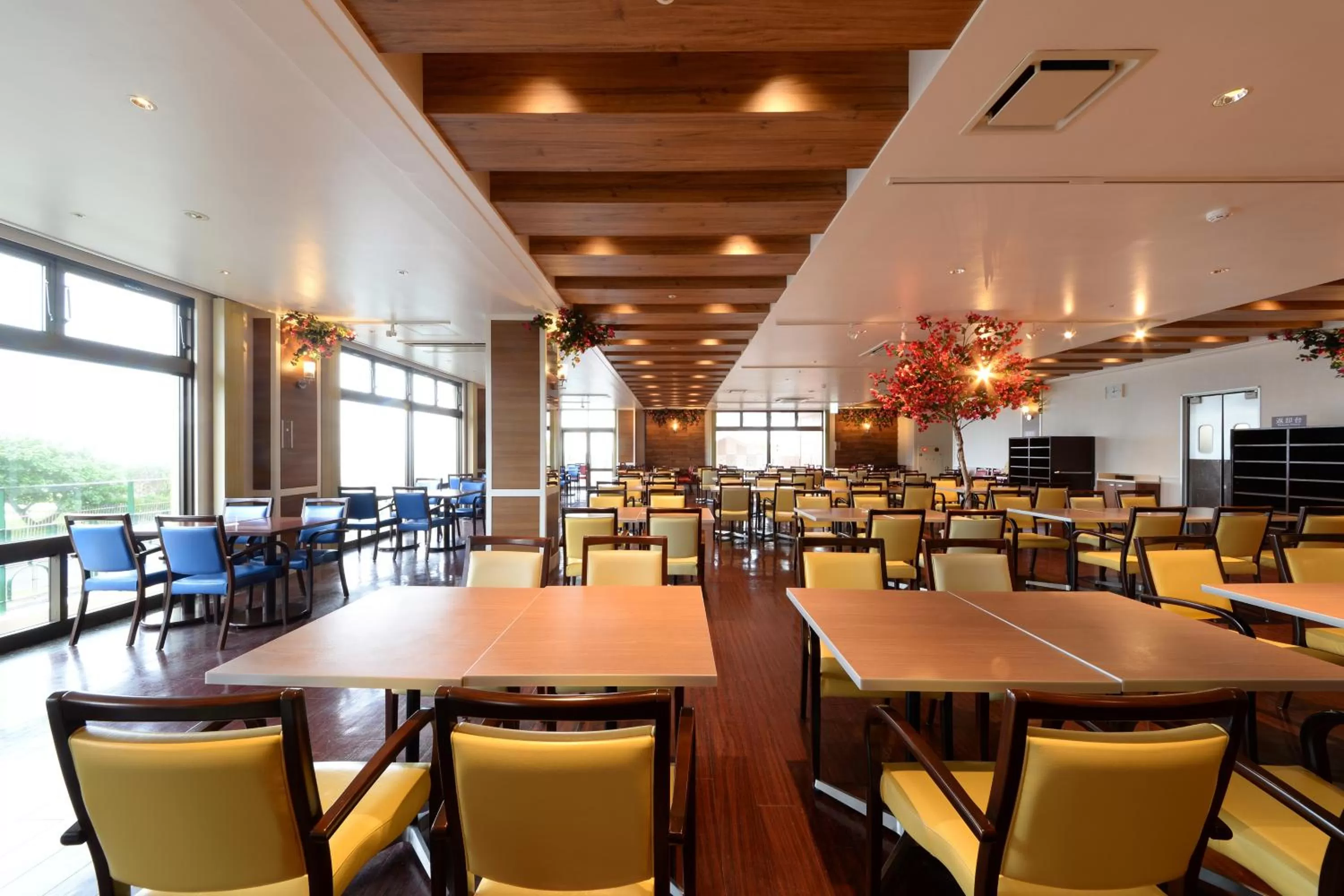 Restaurant/places to eat in Vessel Hotel Campana Okinawa