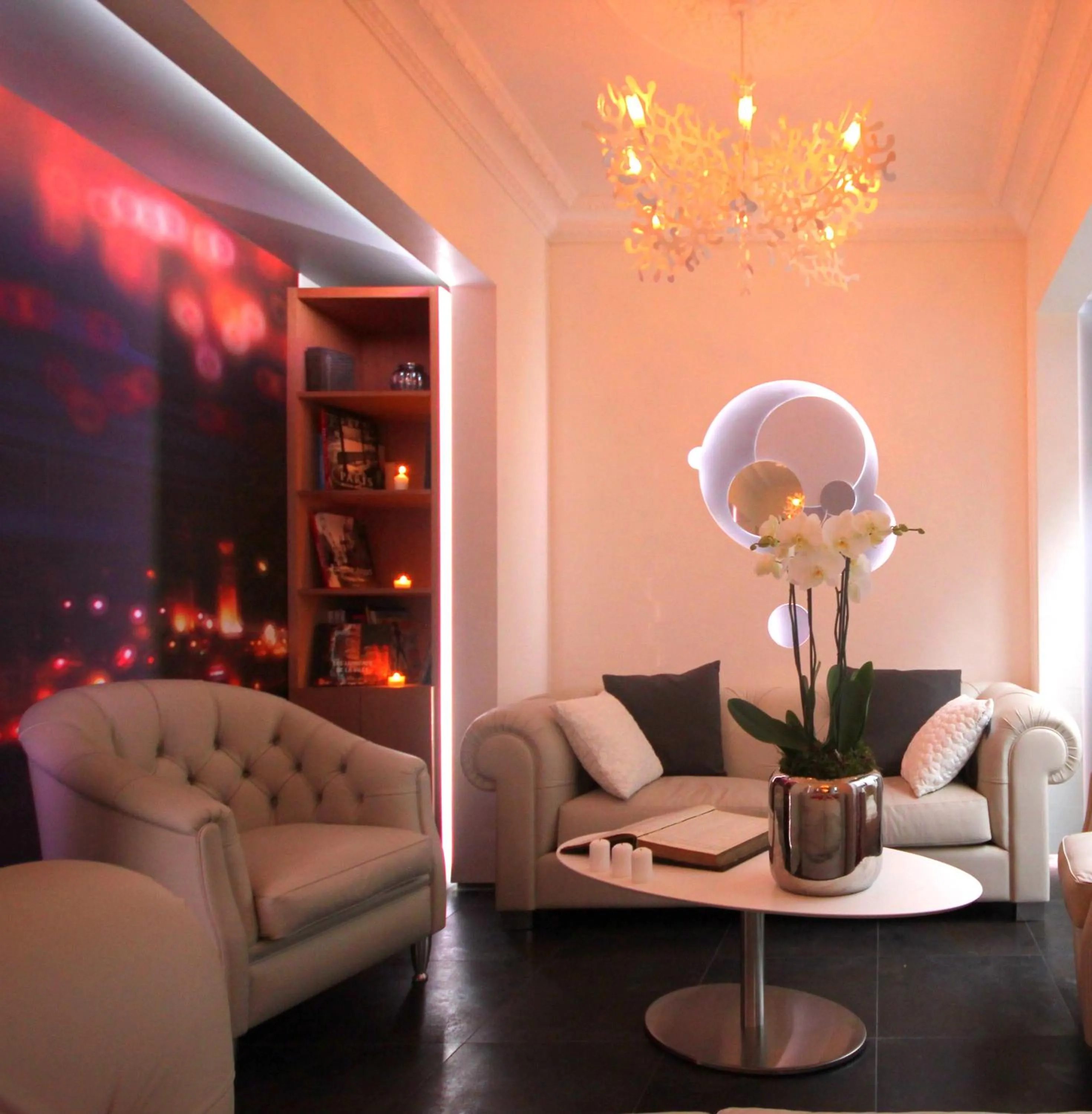 Lobby or reception in Hôtel Lumières Montmartre Paris