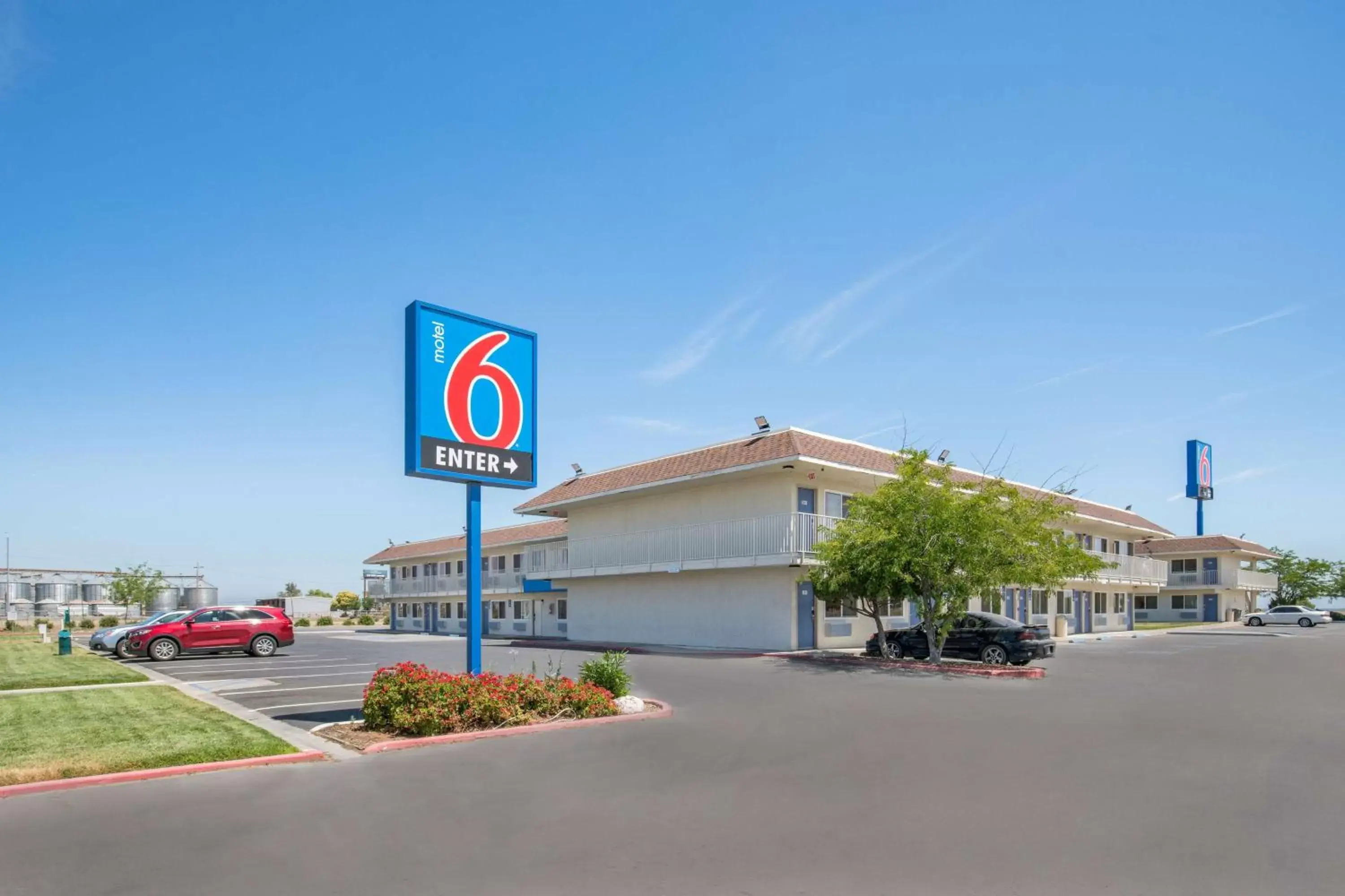 Property Building in Motel 6 Williams, Ca