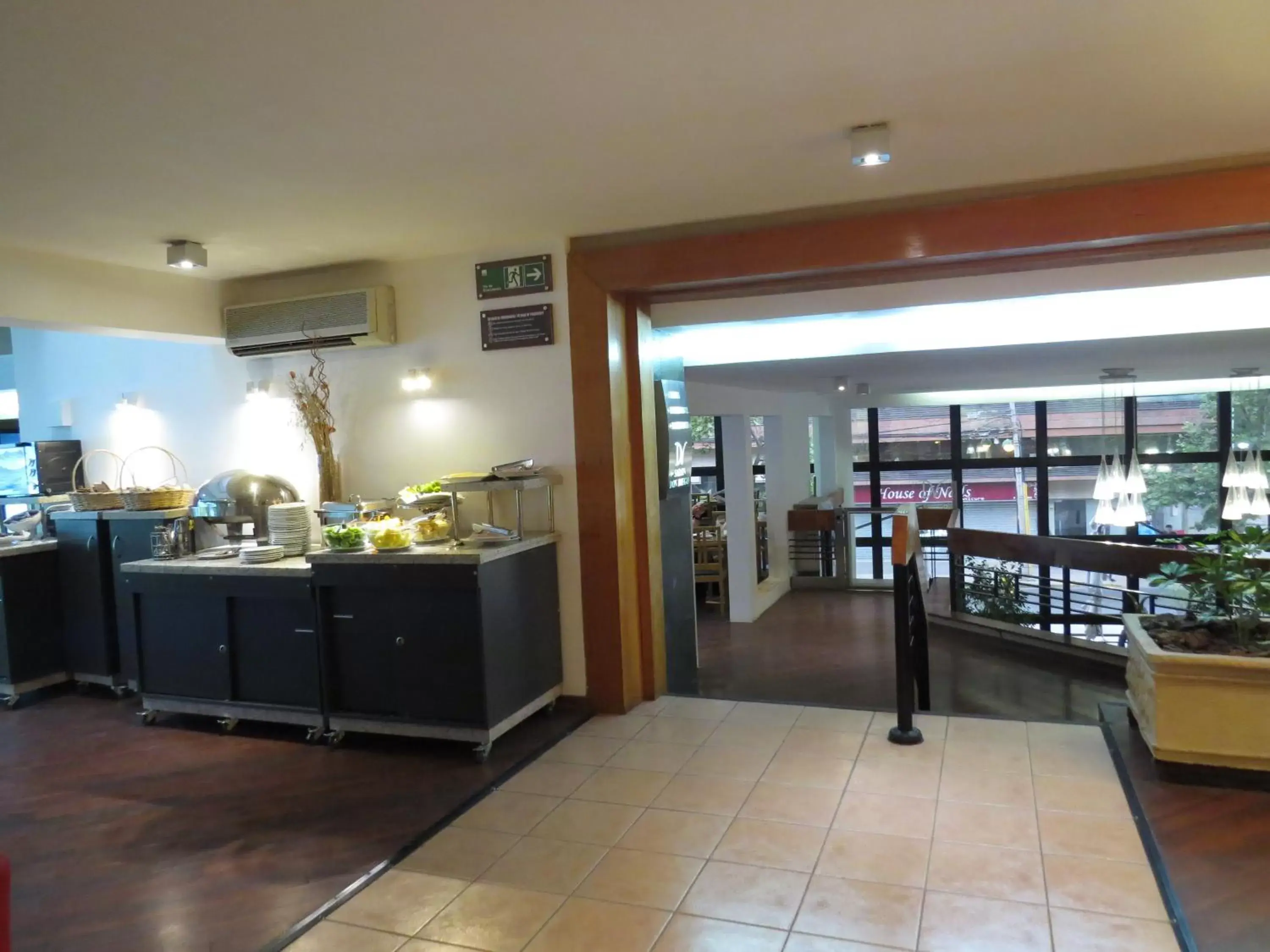 Food, Restaurant/Places to Eat in Hotel Diego de Velazquez