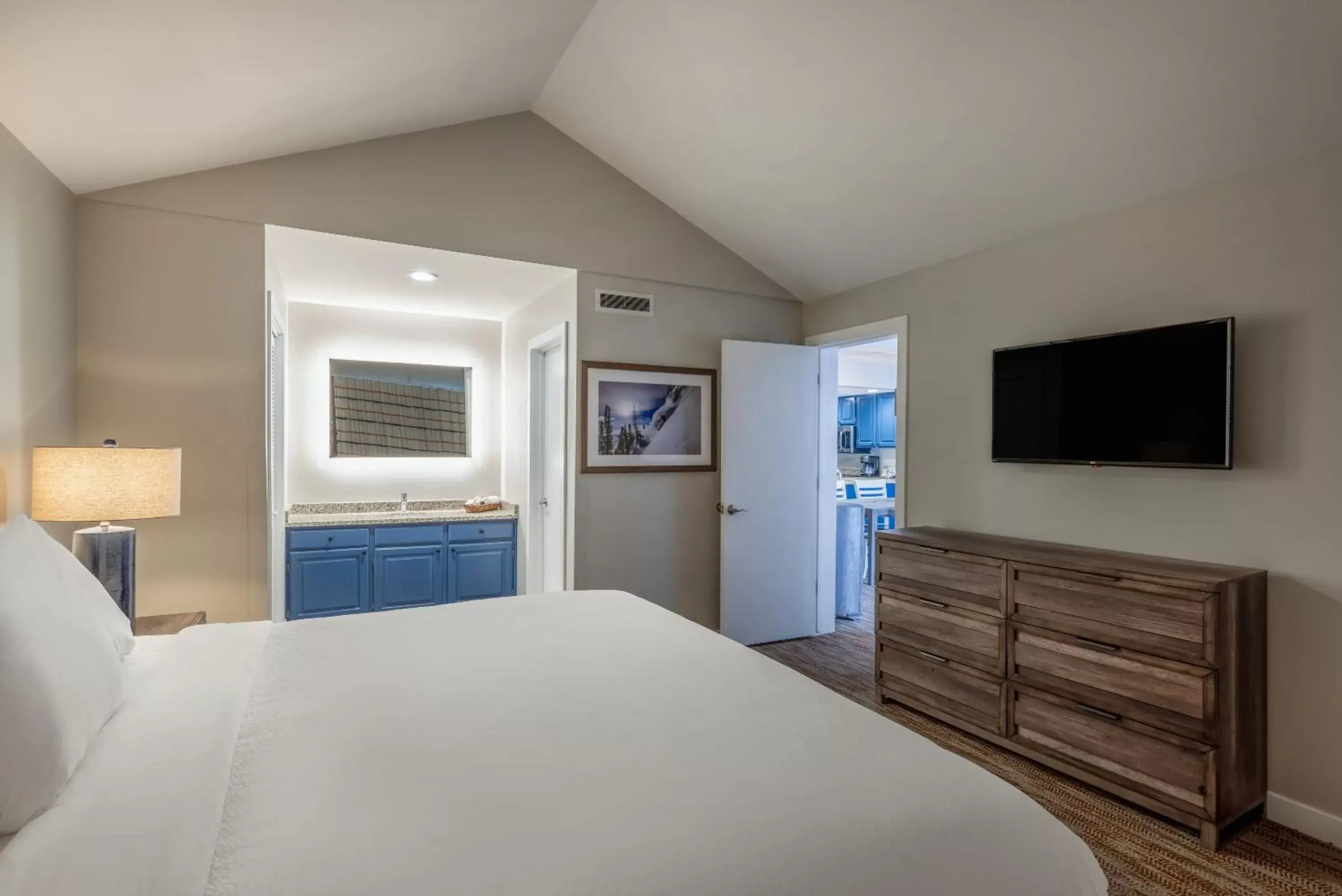Bedroom, Bed in Park Plaza Resort Park City, a Ramada by Wyndham