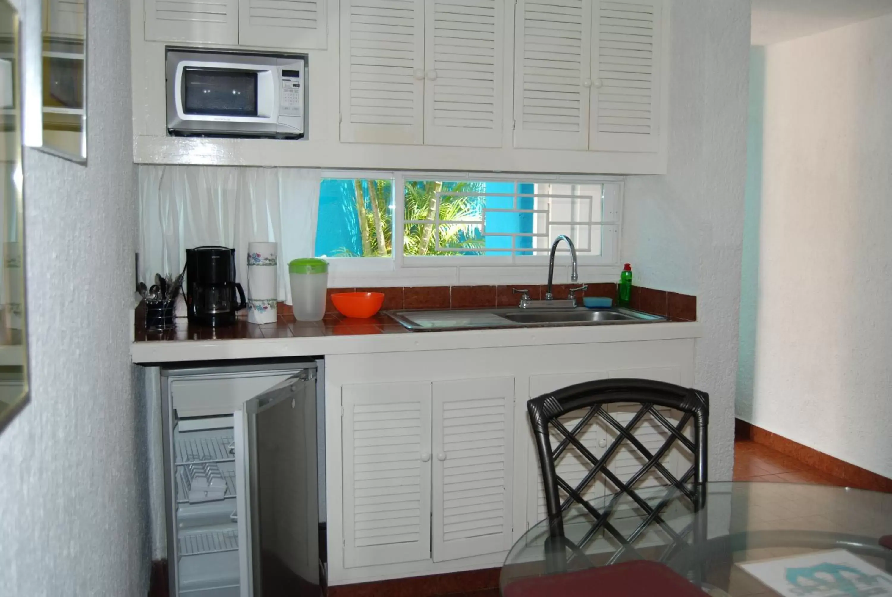Coffee/tea facilities, Kitchen/Kitchenette in Hotel Villas Las Anclas