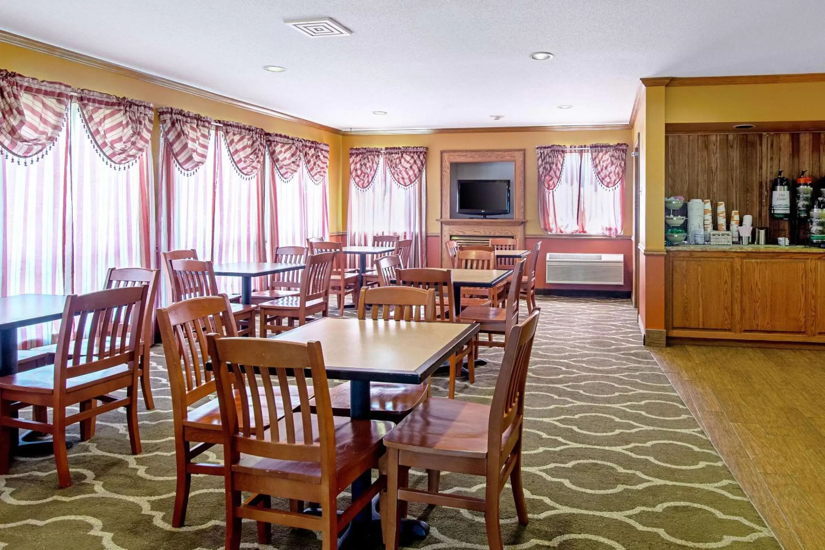 Restaurant/places to eat in Quality Inn Huron Restaurant/places to eat in Quality Inn Huron