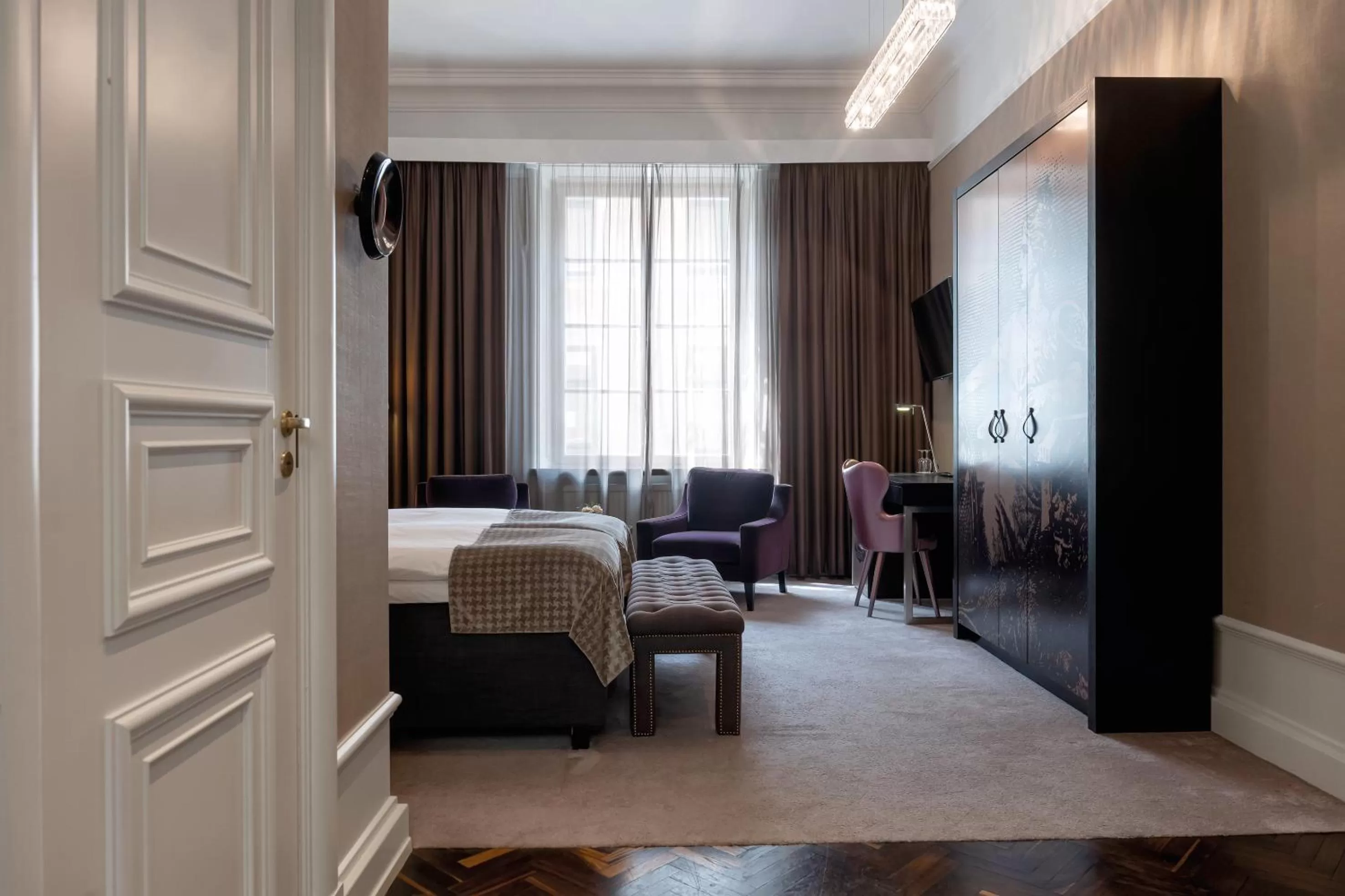 Photo of the whole room, Bed in Elite Plaza Hotel