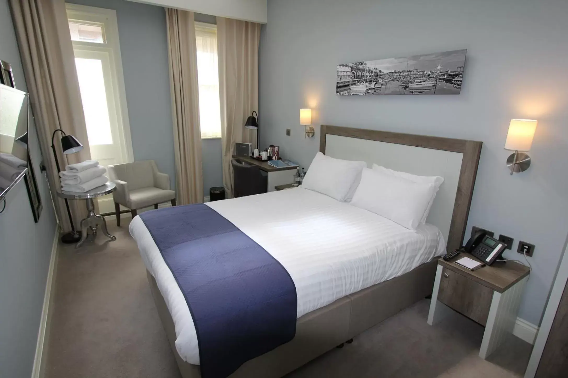 Bedroom, Bed in Yarrow Hotel