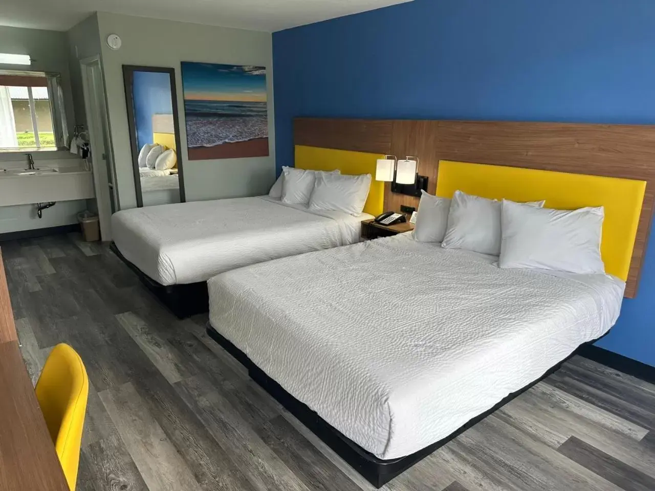 Queen Room with Two Queen Beds - Smoking in Days Inn & Suites by Wyndham Jennings Queen Room with Two Queen Beds - Smoking in Days Inn & Suites by Wyndham Jennings