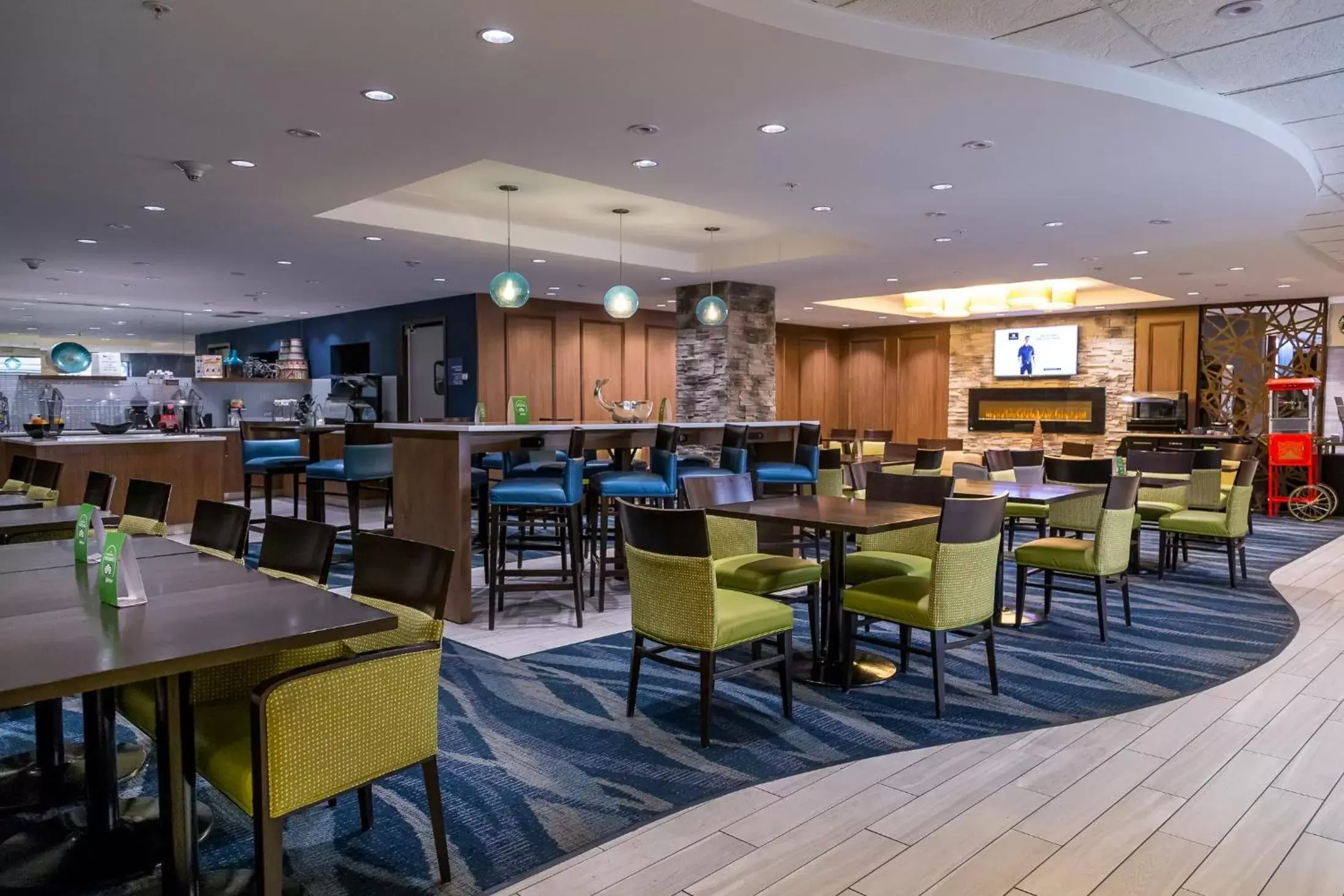 Property building, Restaurant/Places to Eat in Holiday Inn & Suites Syracuse Airport - Liverpool, an IHG Hotel