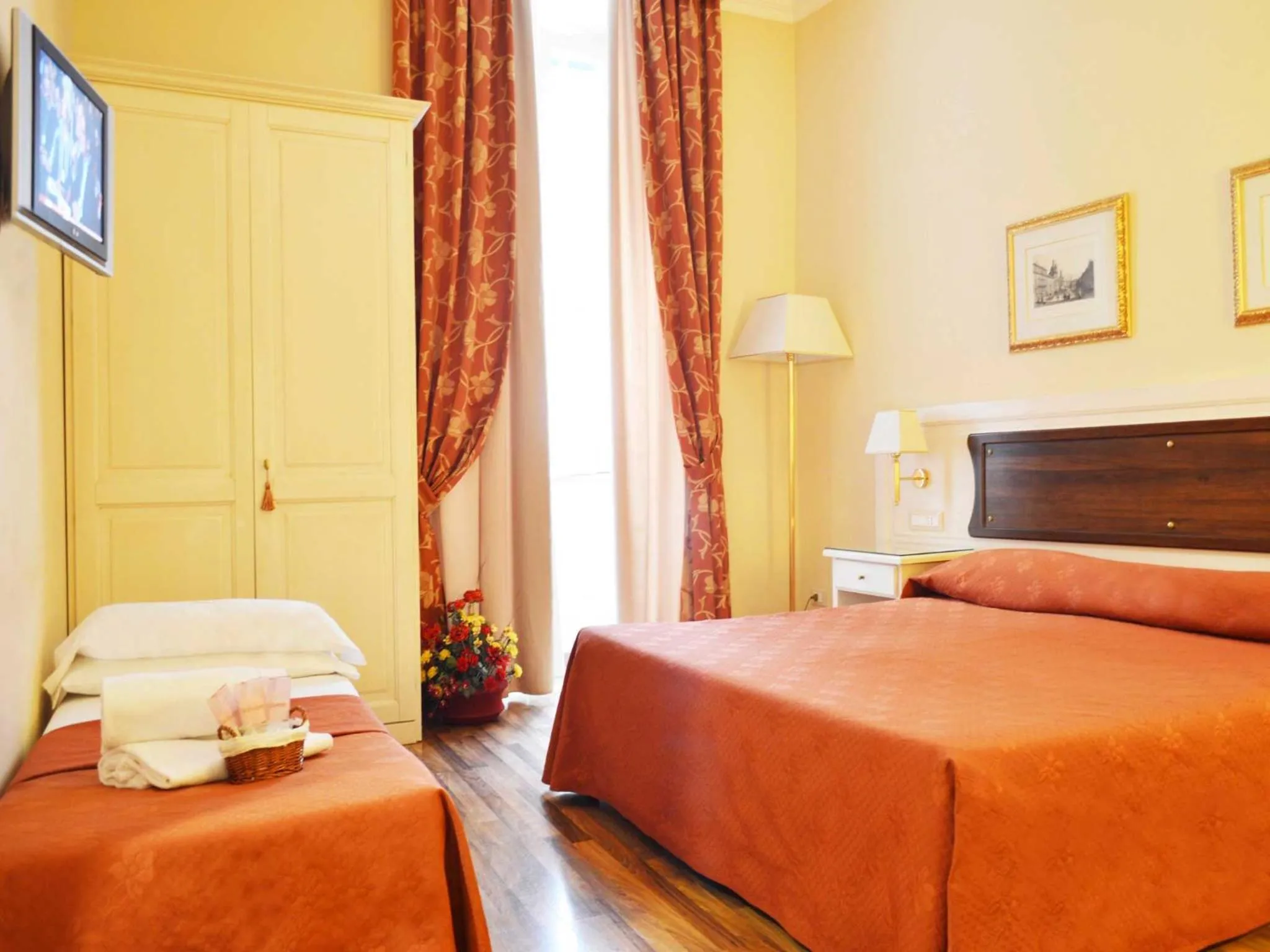 Photo of the whole room, Bed in Residenza Domiziano