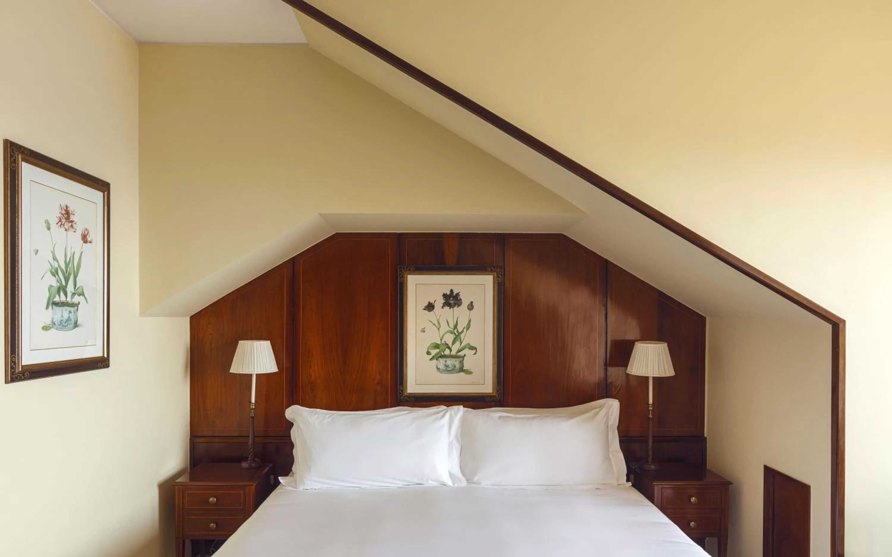 Bedroom, Bed in Reid's Palace, A Belmond Hotel, Madeira