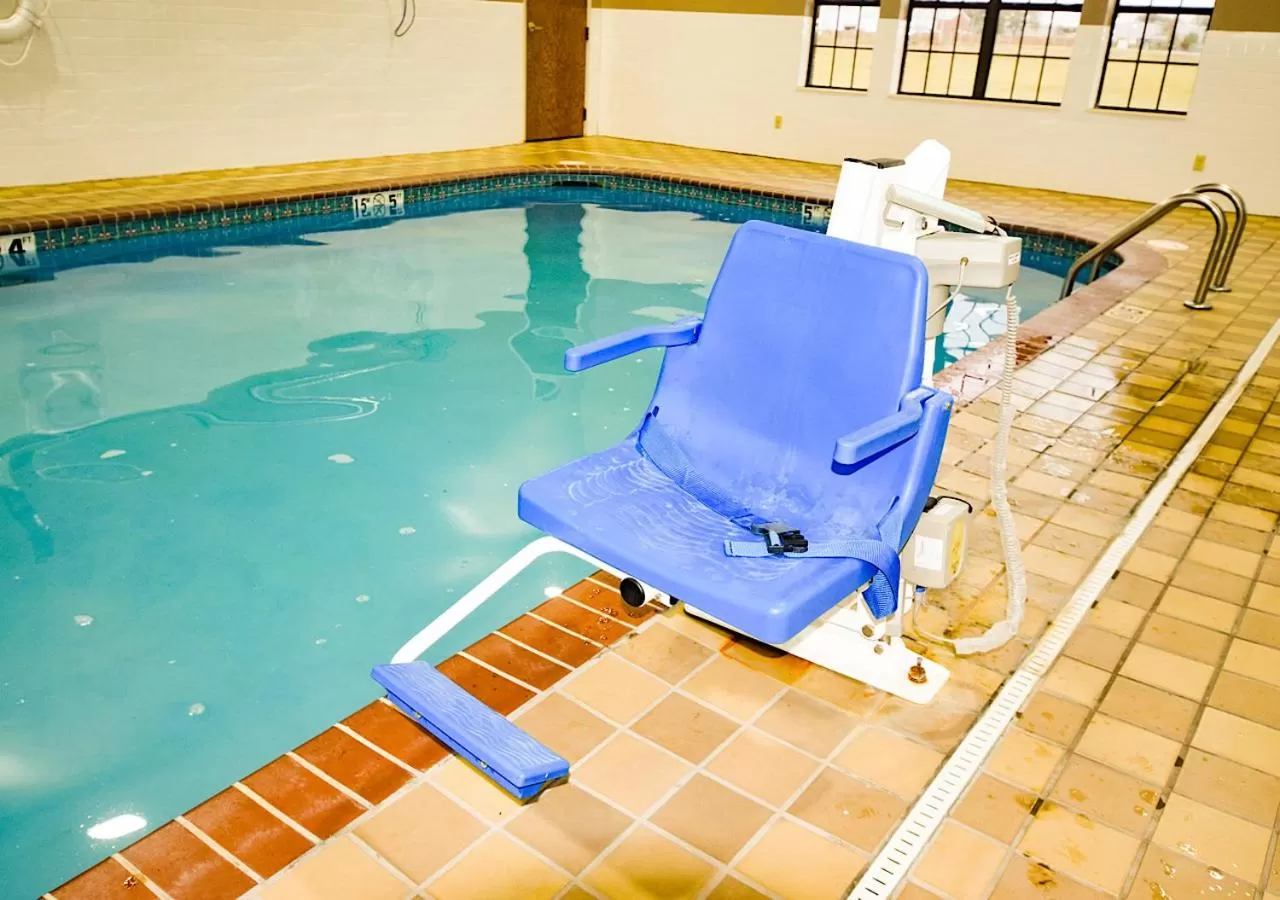 Swimming pool in Super 8 by Wyndham Searcy AR
