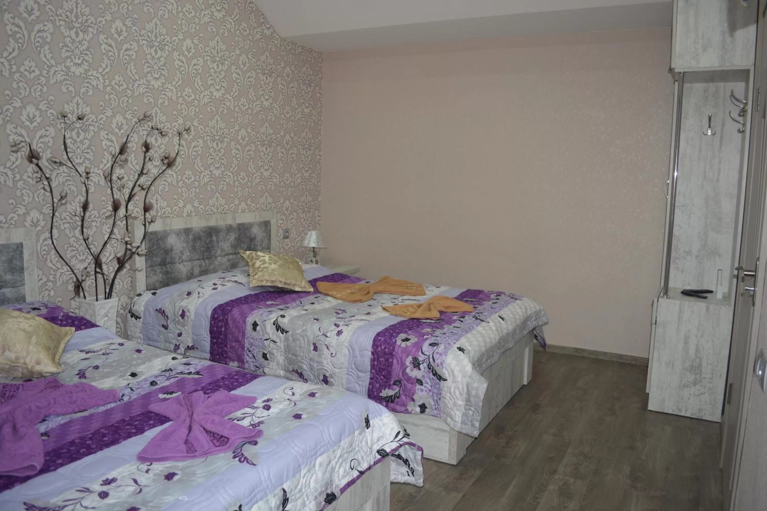 Bedroom, Bed in Golden Way