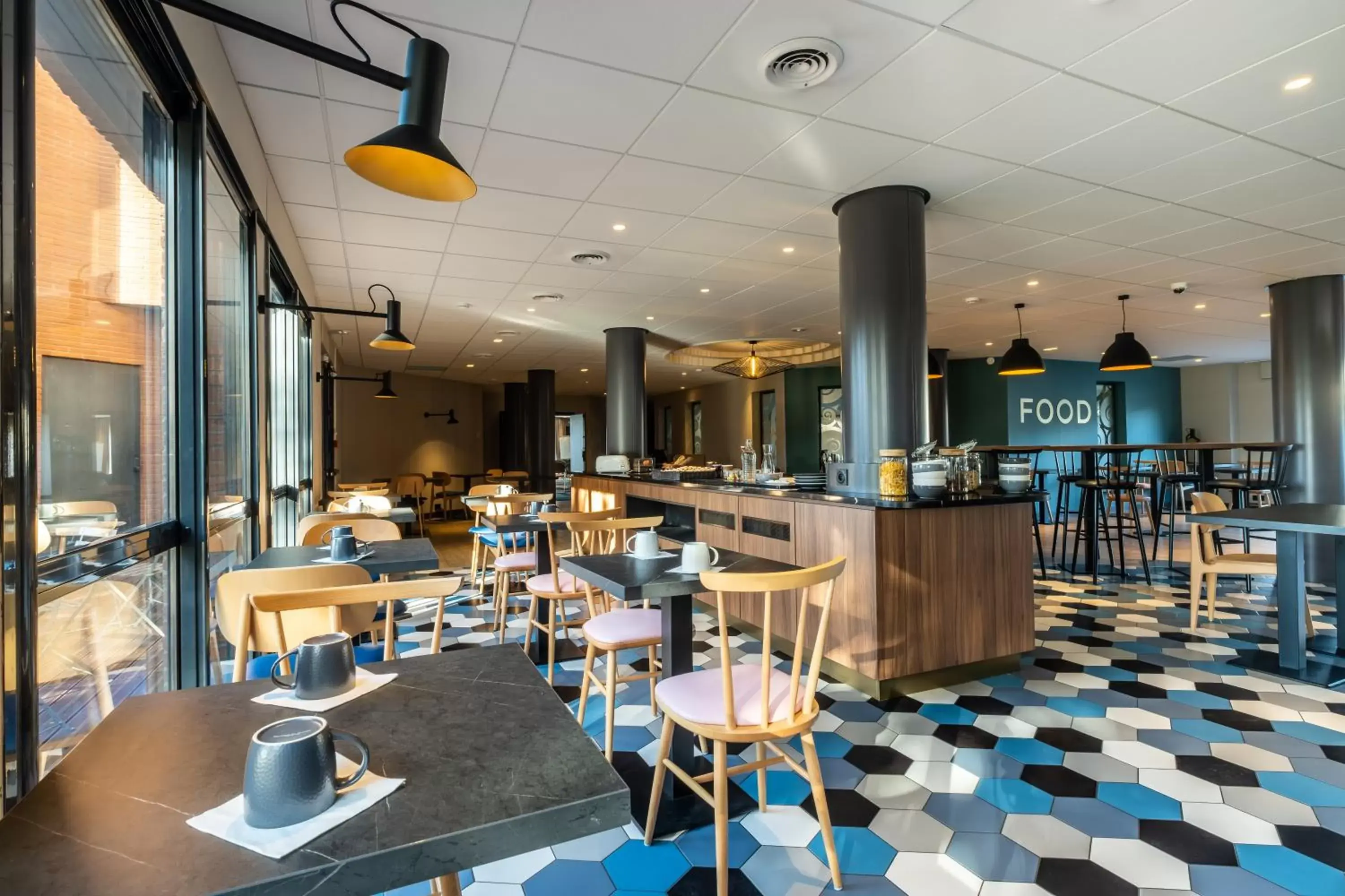 Buffet breakfast, Restaurant/Places to Eat in Zenitude Hôtel Résidences Toulouse Aéroport