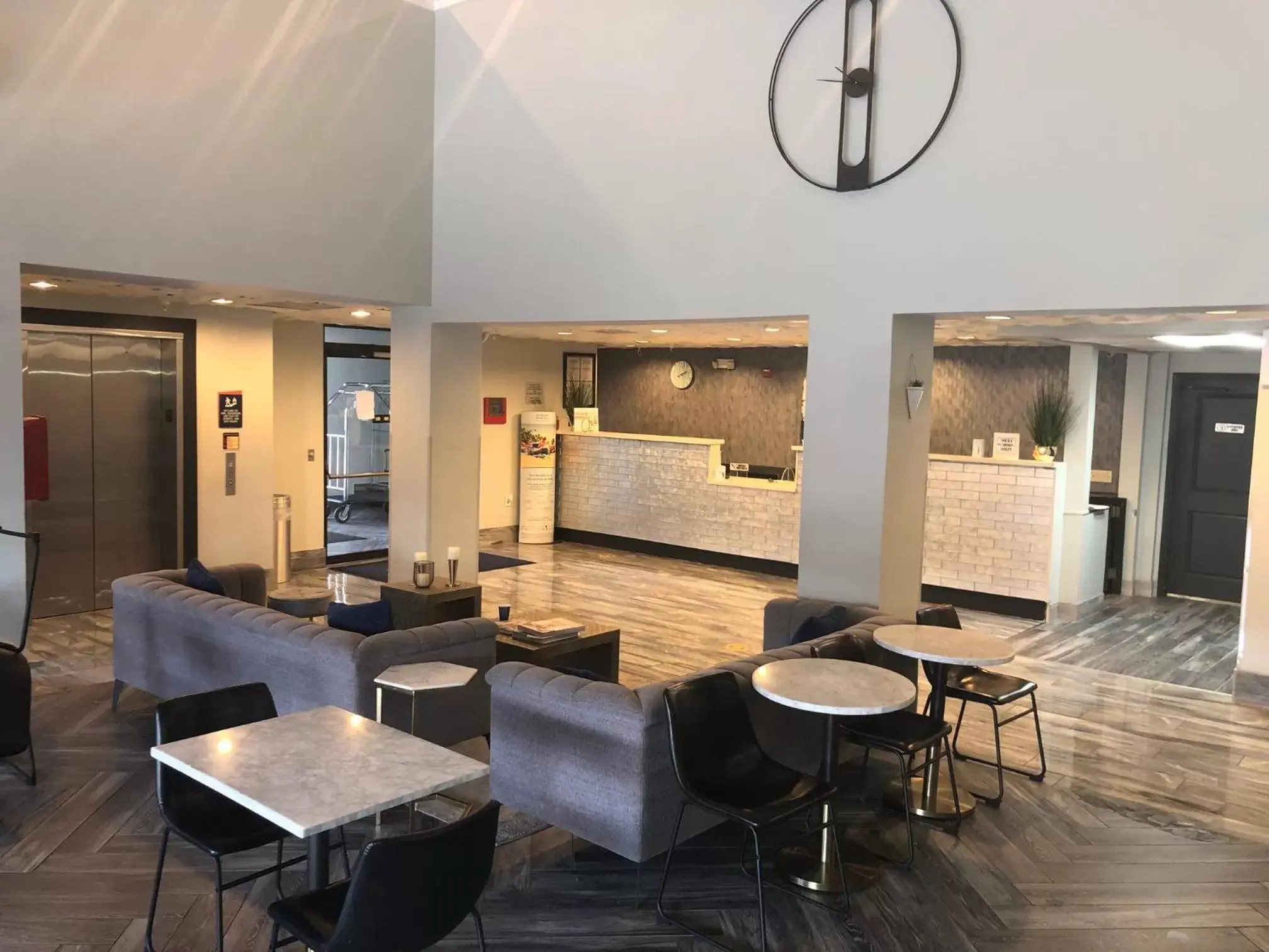 Lounge or bar, Lounge/Bar in Wingate by Wyndham Humble/Houston Intercontinental Airport