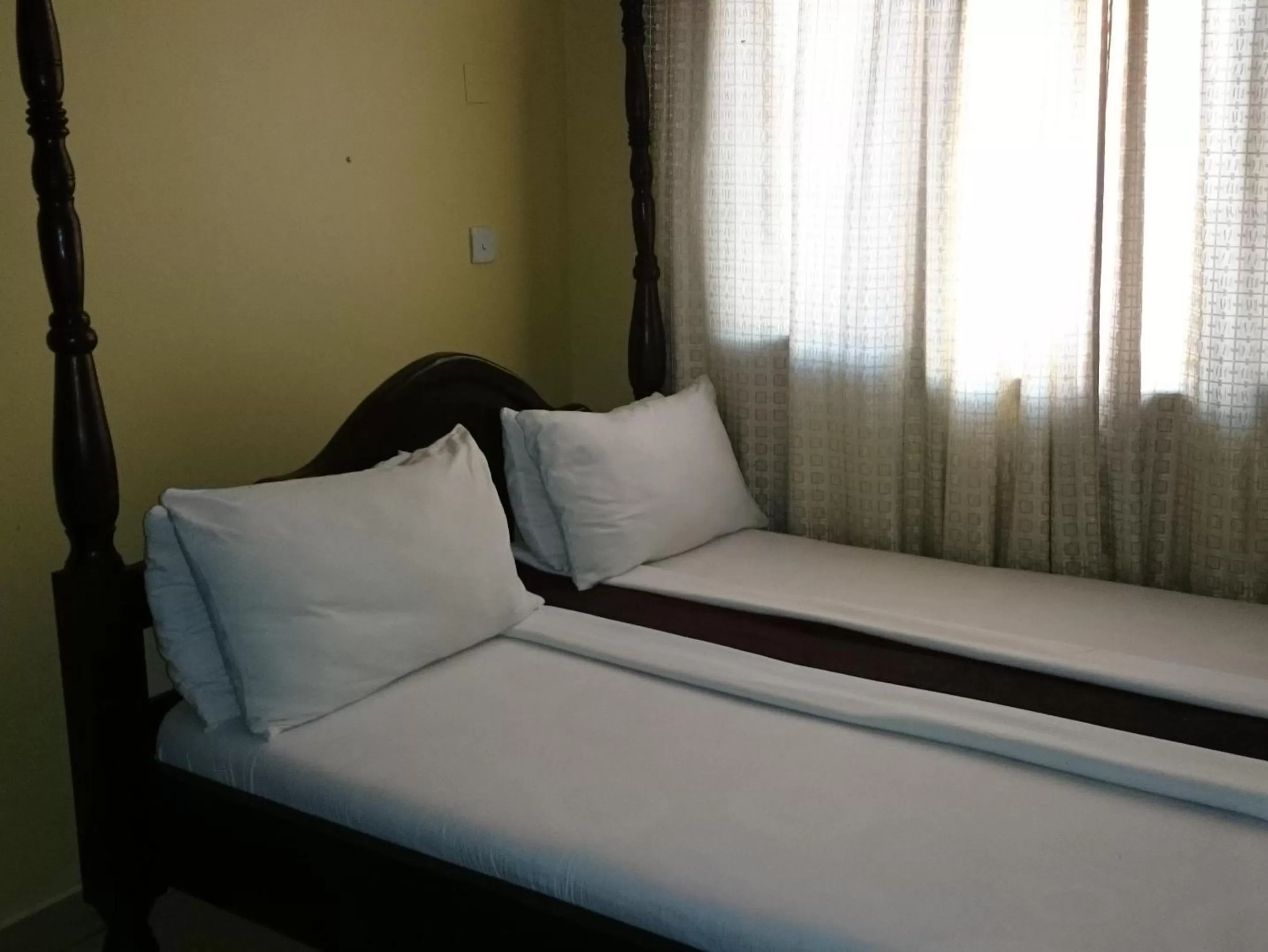 Bed in Transit Airport B&B