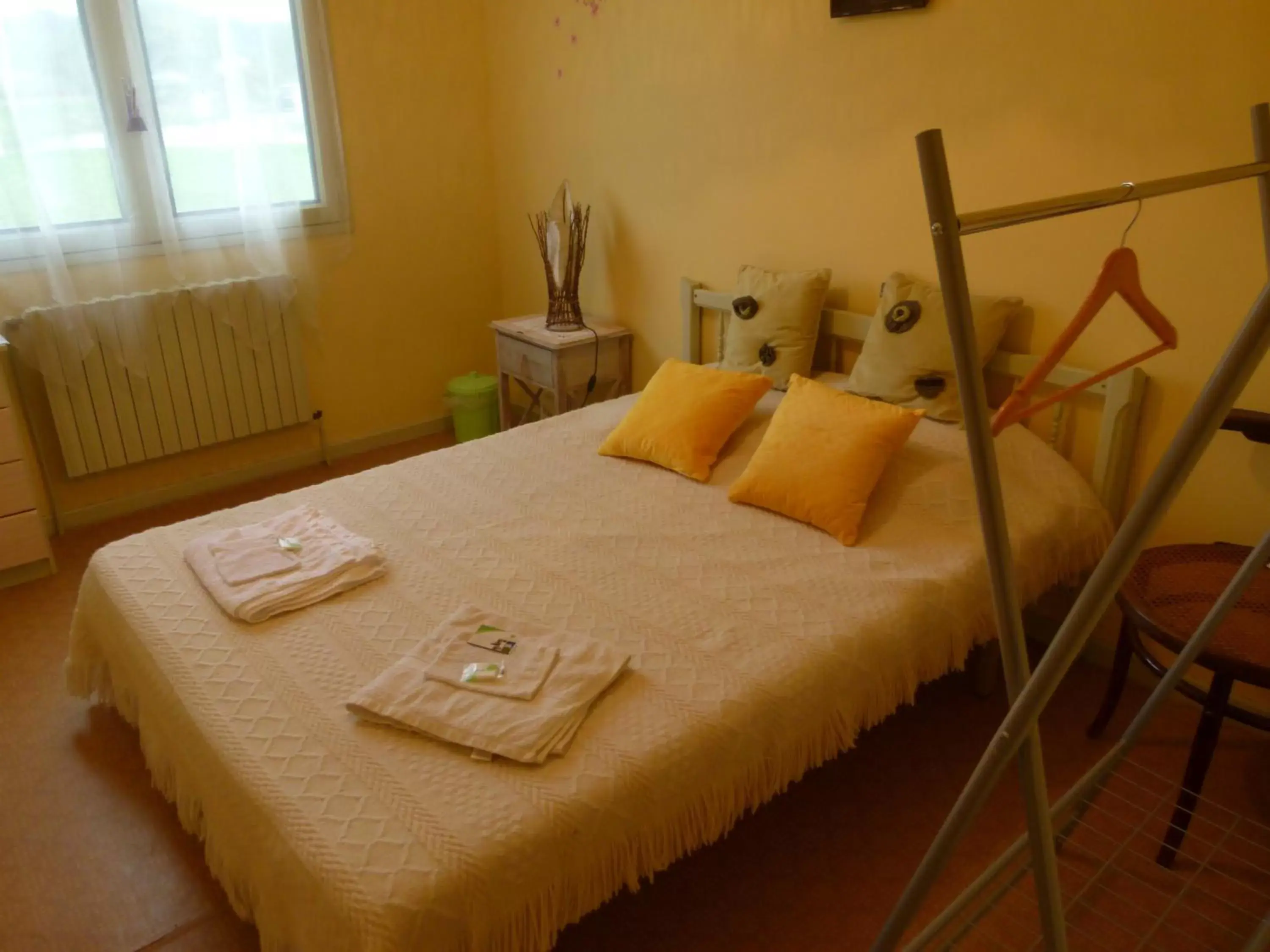 Double Room with Shared Bathroom - single occupancy in Villa Détente Dauphinoise Double Room with Shared Bathroom - single occupancy in Villa Détente Dauphinoise