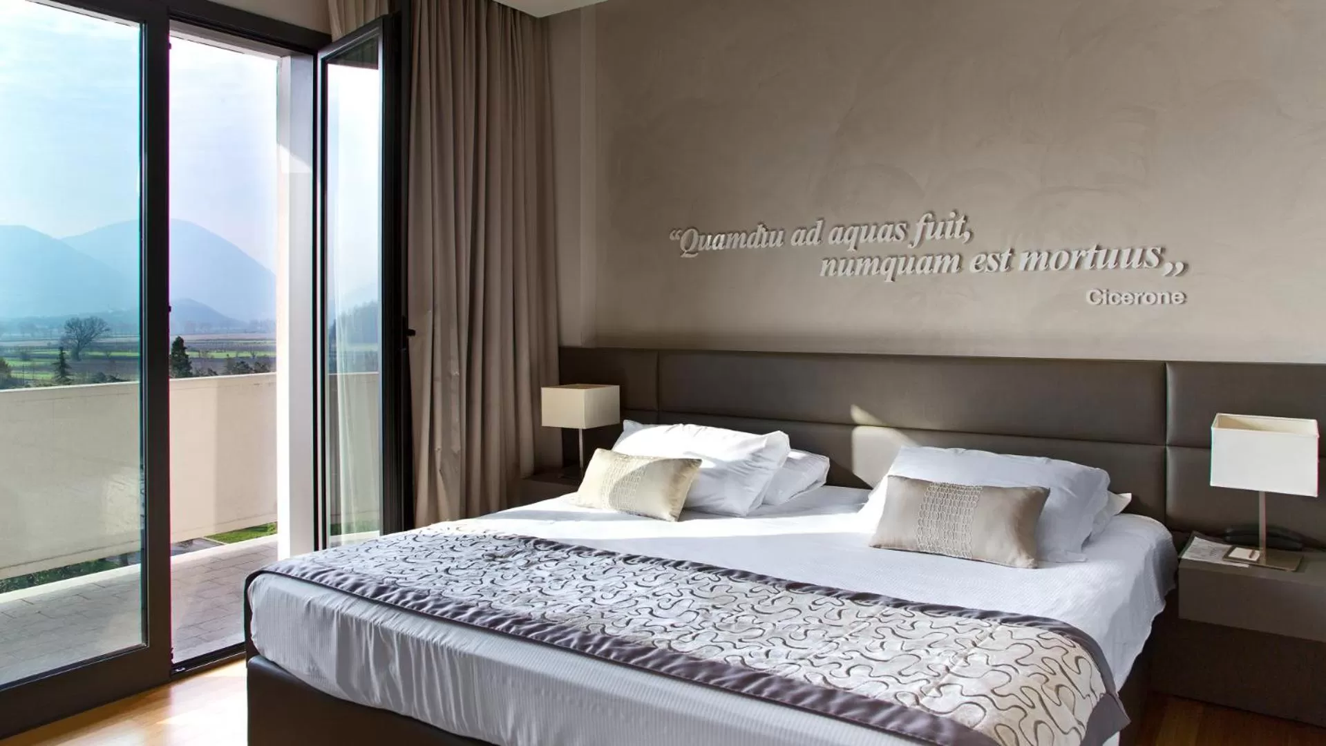 Bedroom, Bed in Galzignano Resort Terme & Golf - Hotel Majestic