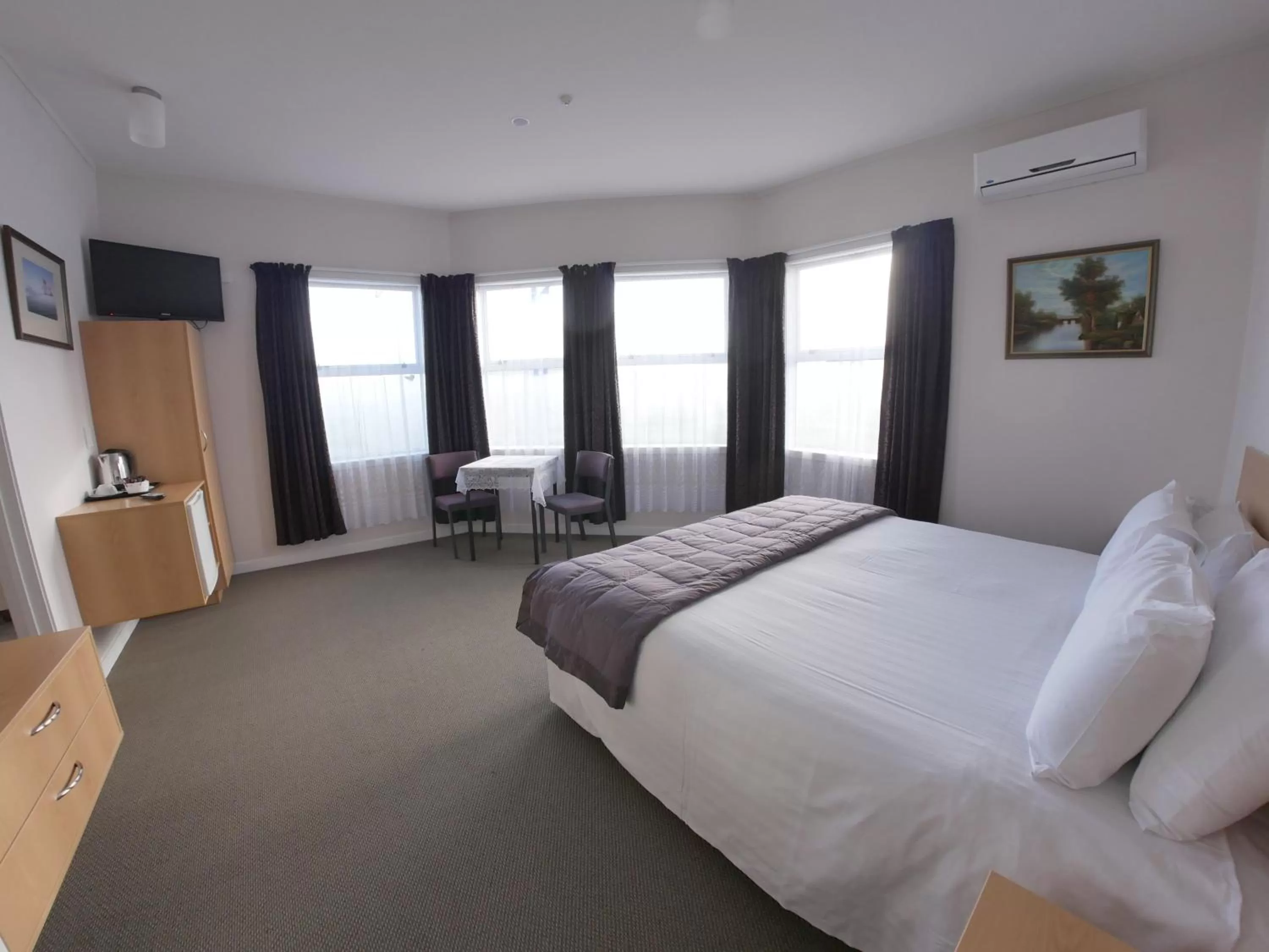 Bed in Masonic Hotel