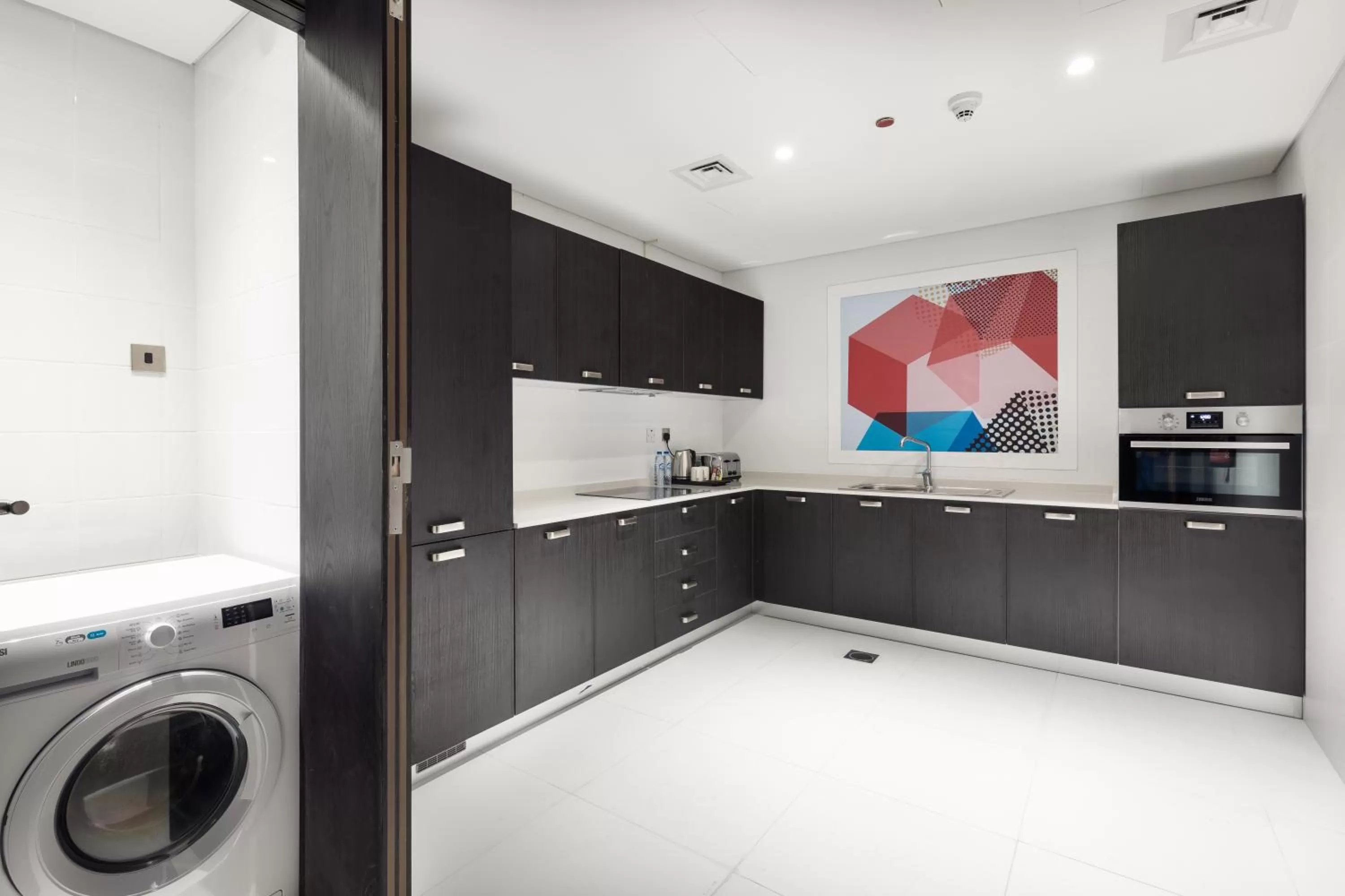 Kitchen or kitchenette in Studio M Arabian Plaza Hotel & Hotel Apartments