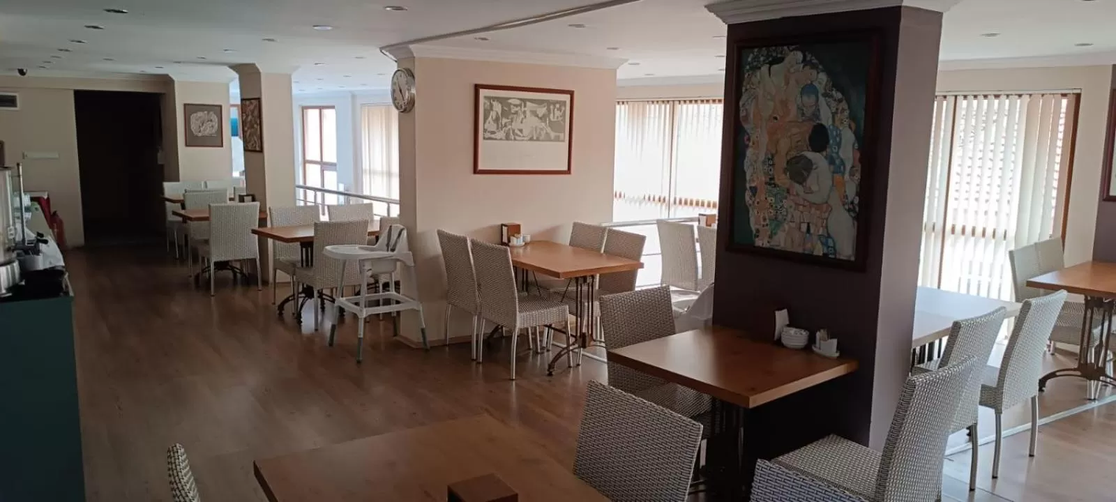 Communal lounge/ TV room in Hotel Crowded House