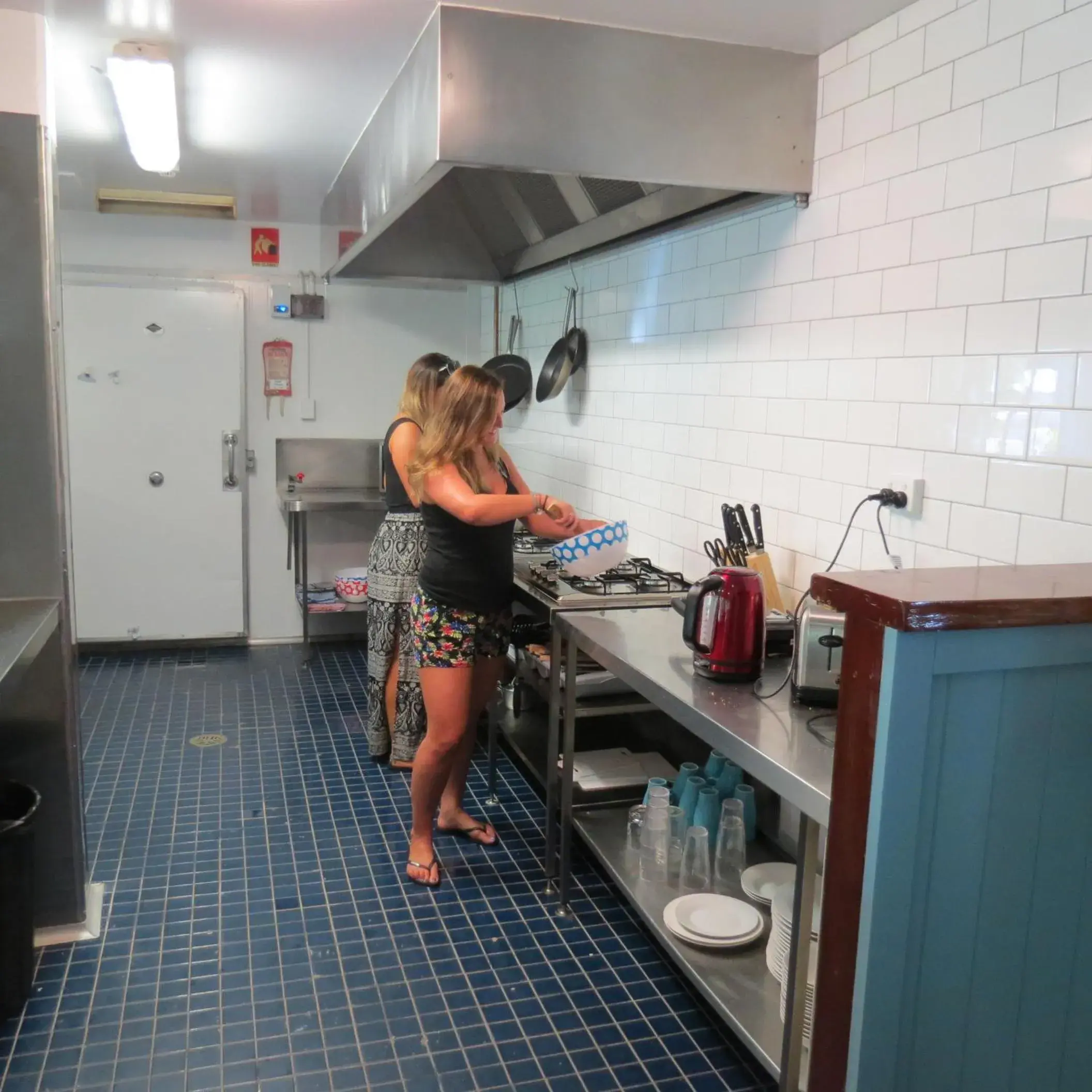 Communal kitchen, Kitchen/Kitchenette in Port Douglas Backpackers