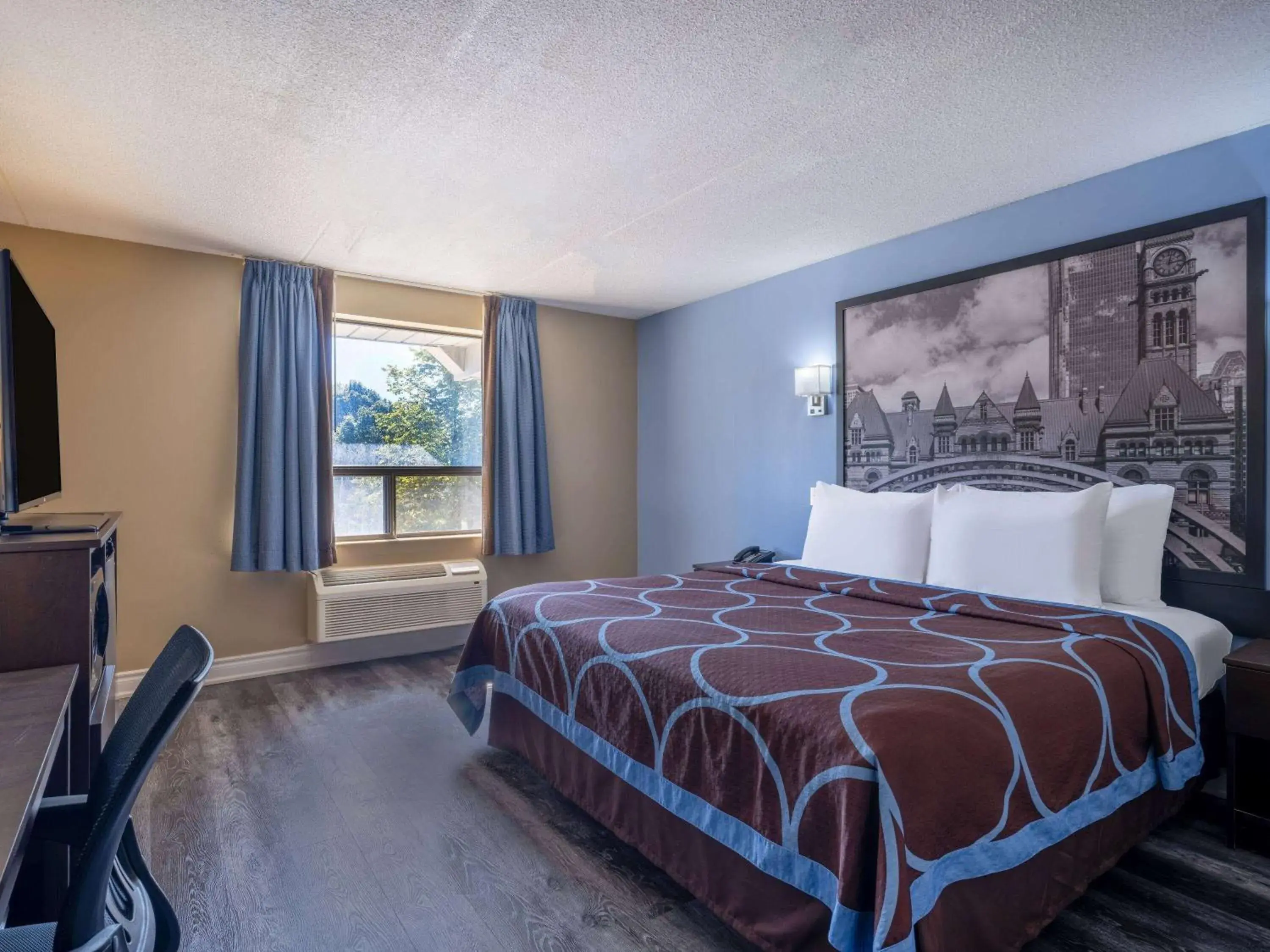 Photo of the whole room, Bed in Super 8 by Wyndham Toronto East ON