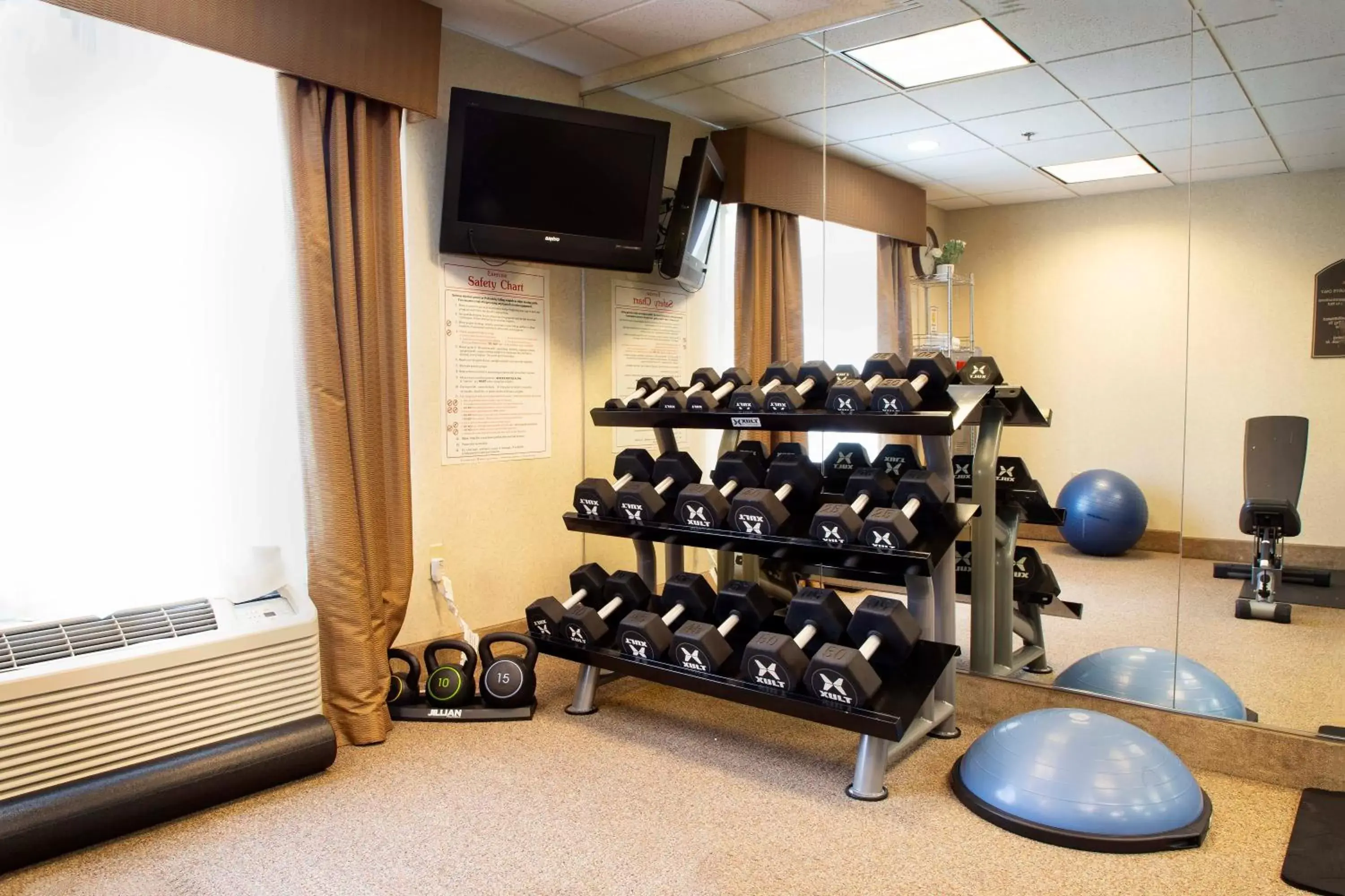 Fitness centre/facilities, Fitness Center/Facilities in Holiday Inn Express Hotel & Suites Center, an IHG Hotel