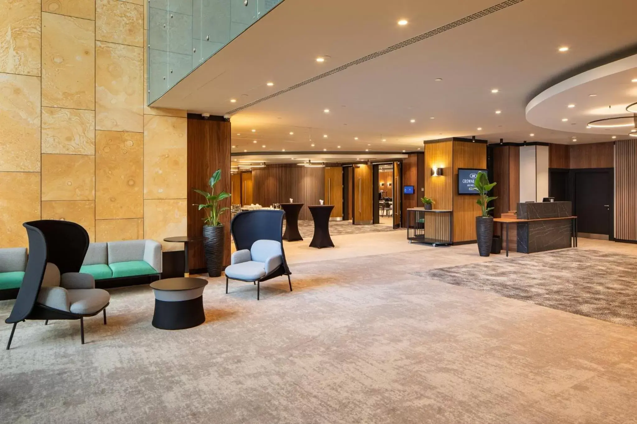 Restaurant/places to eat, Lobby/Reception in Crowne Plaza Budapest, an IHG Hotel