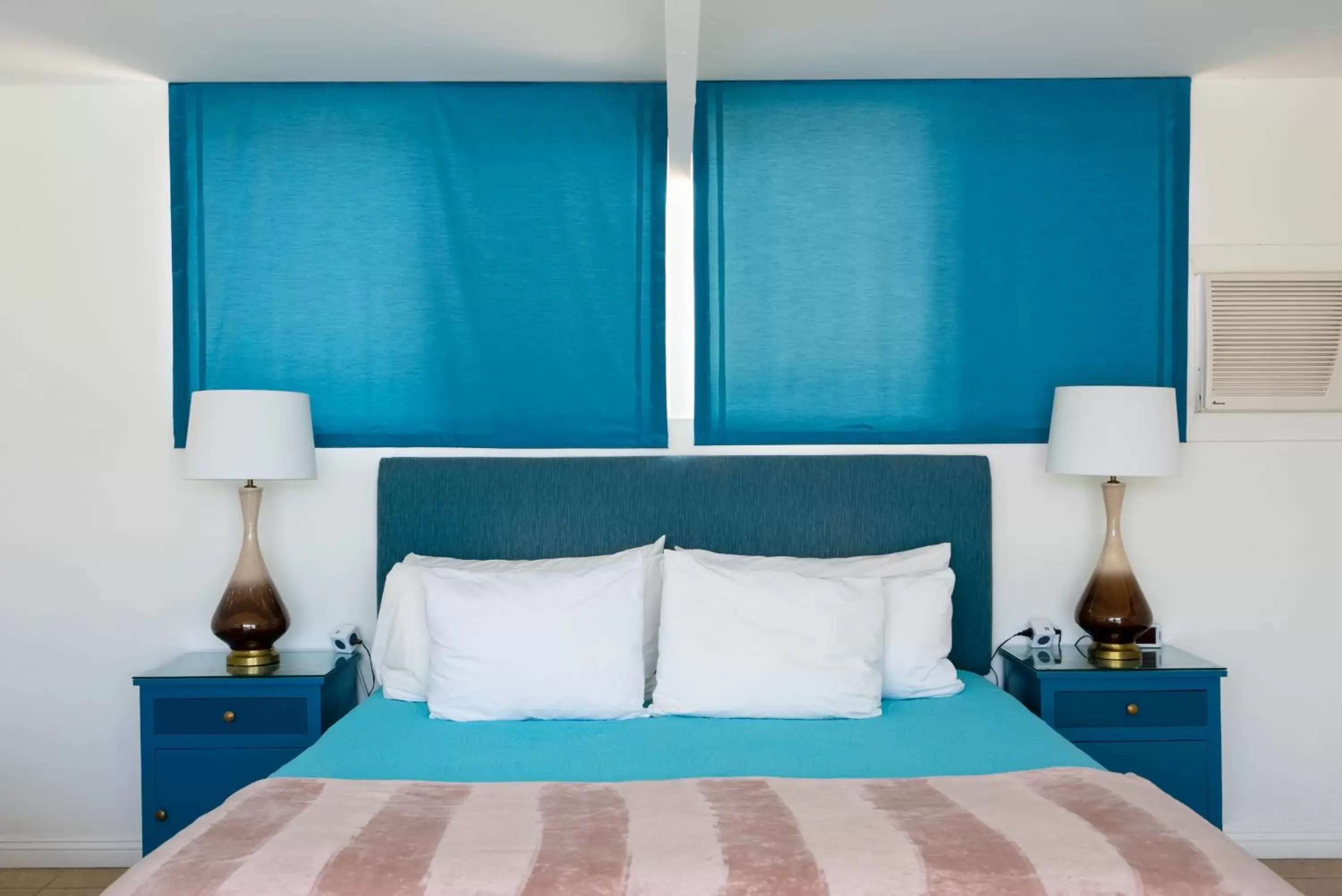 Deluxe Queen Suite in The Monkey Tree Hotel by AvantStay Deluxe Queen Suite in The Monkey Tree Hotel by AvantStay