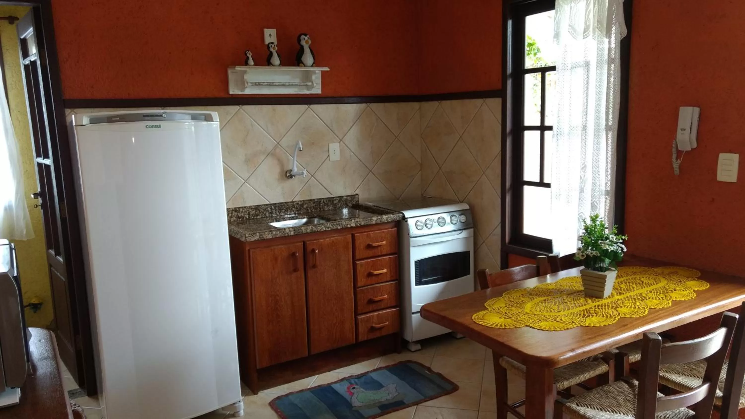 Communal kitchen in Pousada Santa Genoveva campeche